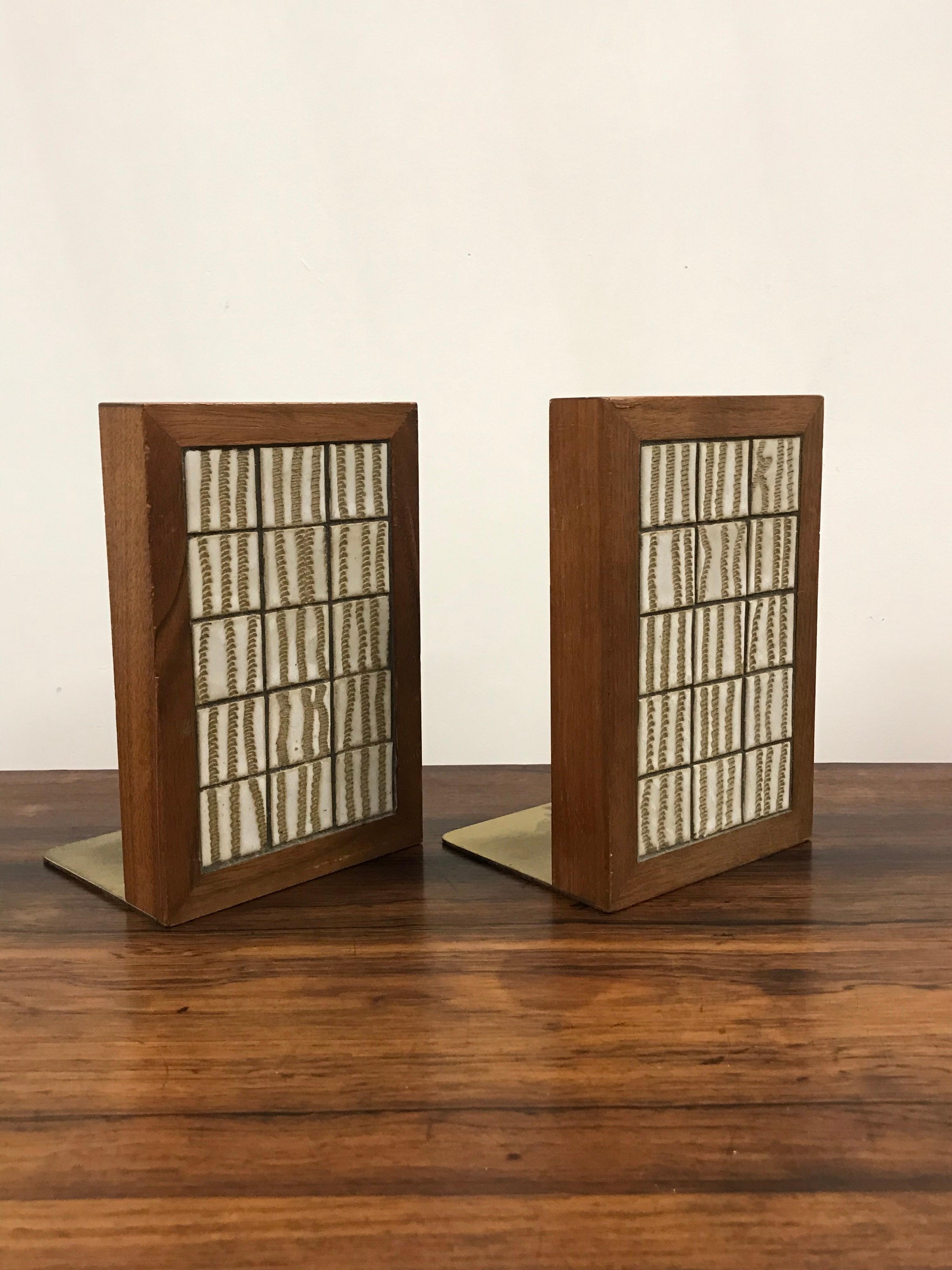 Beautiful pair of bookends by famed ceramicists Gordon and Jane Martz for their studio, Marshall Studios. Walnut construction with tile inlay. Very good vintage condition. 

Listed depth is 1.125 which is wood only. Overall depth is 4.25.