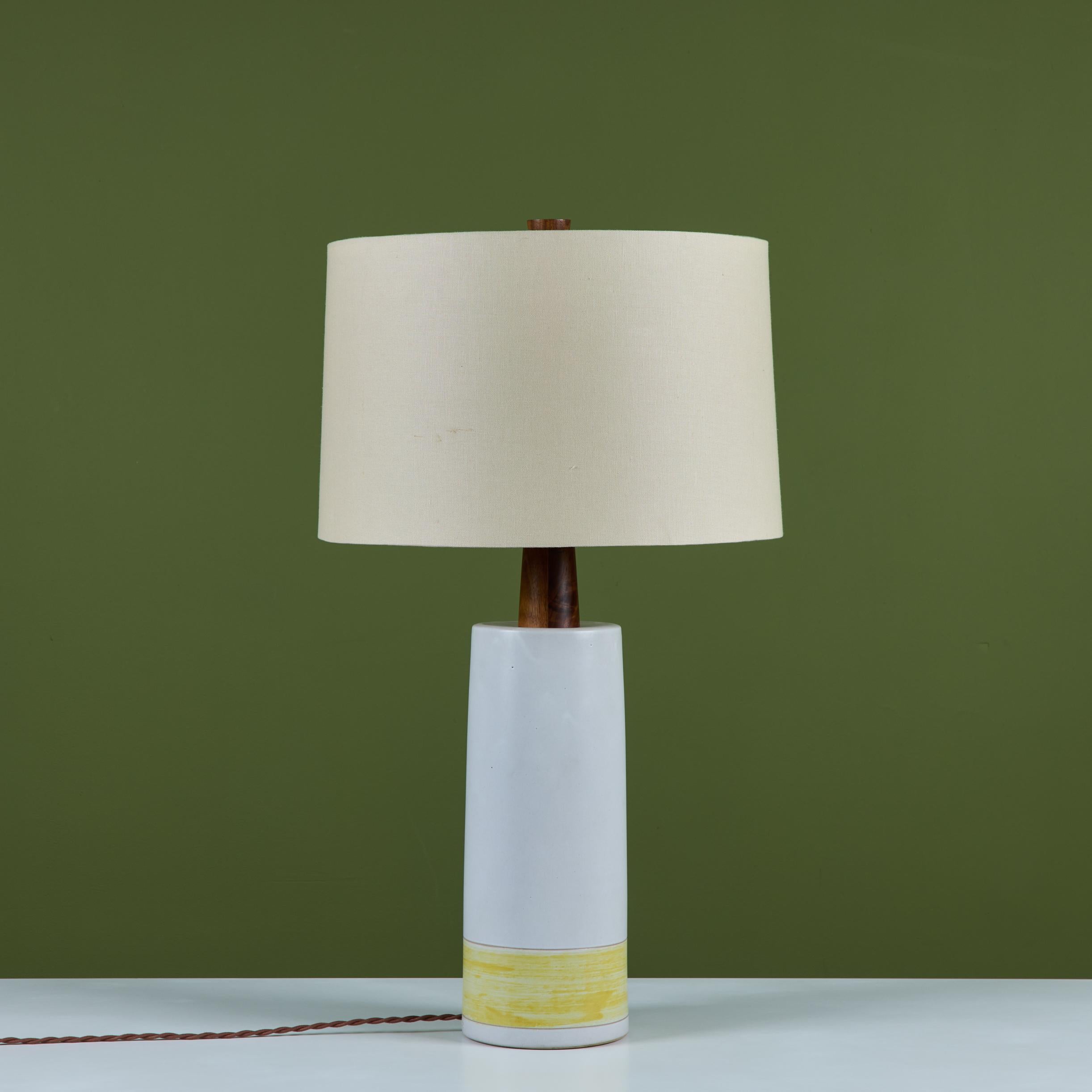 Gordon and Jane Martz Large Scale Two-Tone Ceramic Table Lamp In Excellent Condition For Sale In Los Angeles, CA