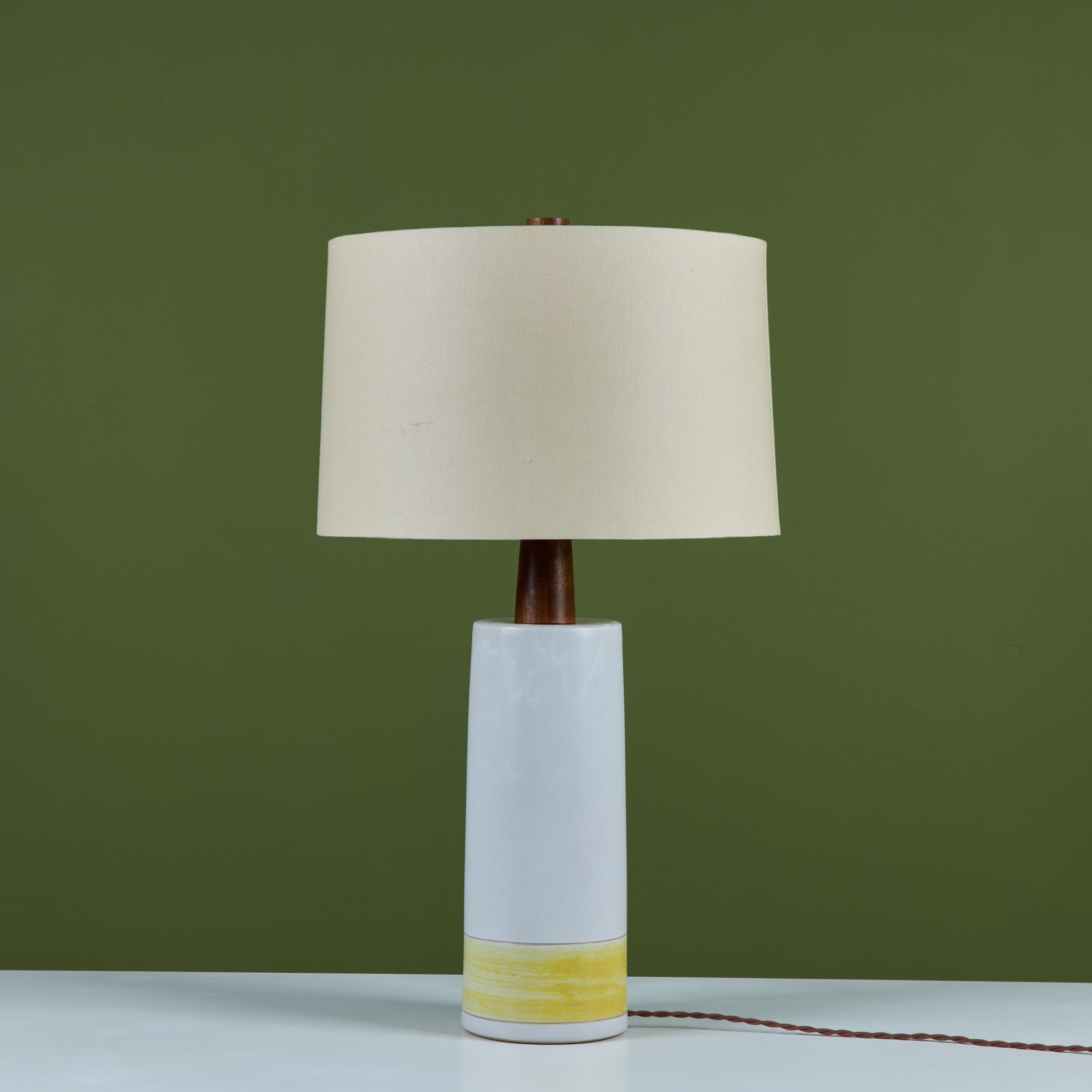 Mid-20th Century Gordon and Jane Martz Large Scale Two-Tone Ceramic Table Lamp For Sale