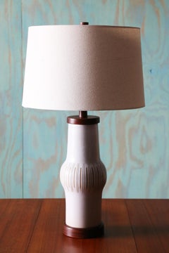 Gordon & Jane Martz M-166-Lampe für Marshall Studios, weiß mit hellbraunen Einschnitten