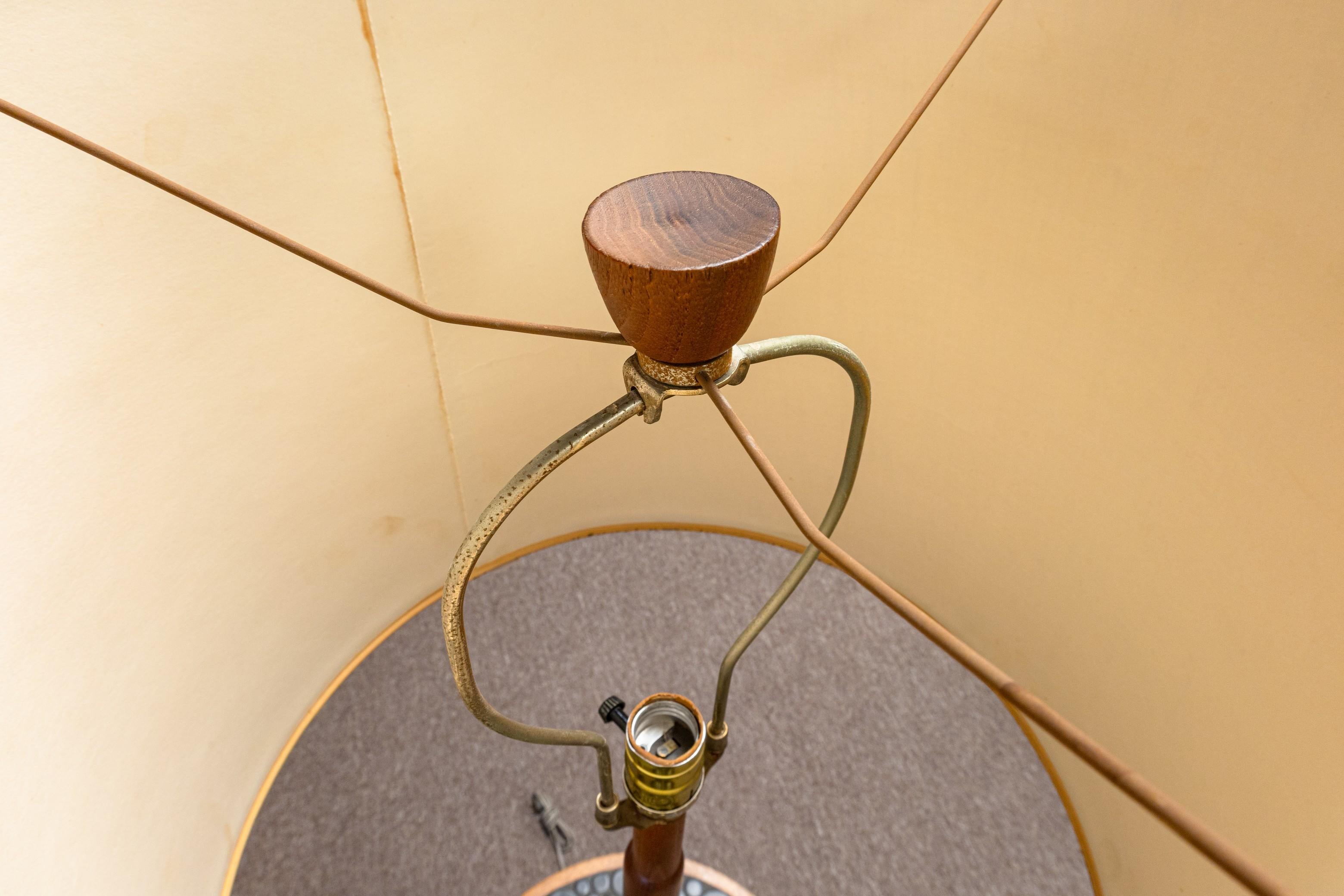 Gordon and Jane Martz Marshall Studios Mid Century Modern Teak Tile Table Lamp In Good Condition In Keego Harbor, MI