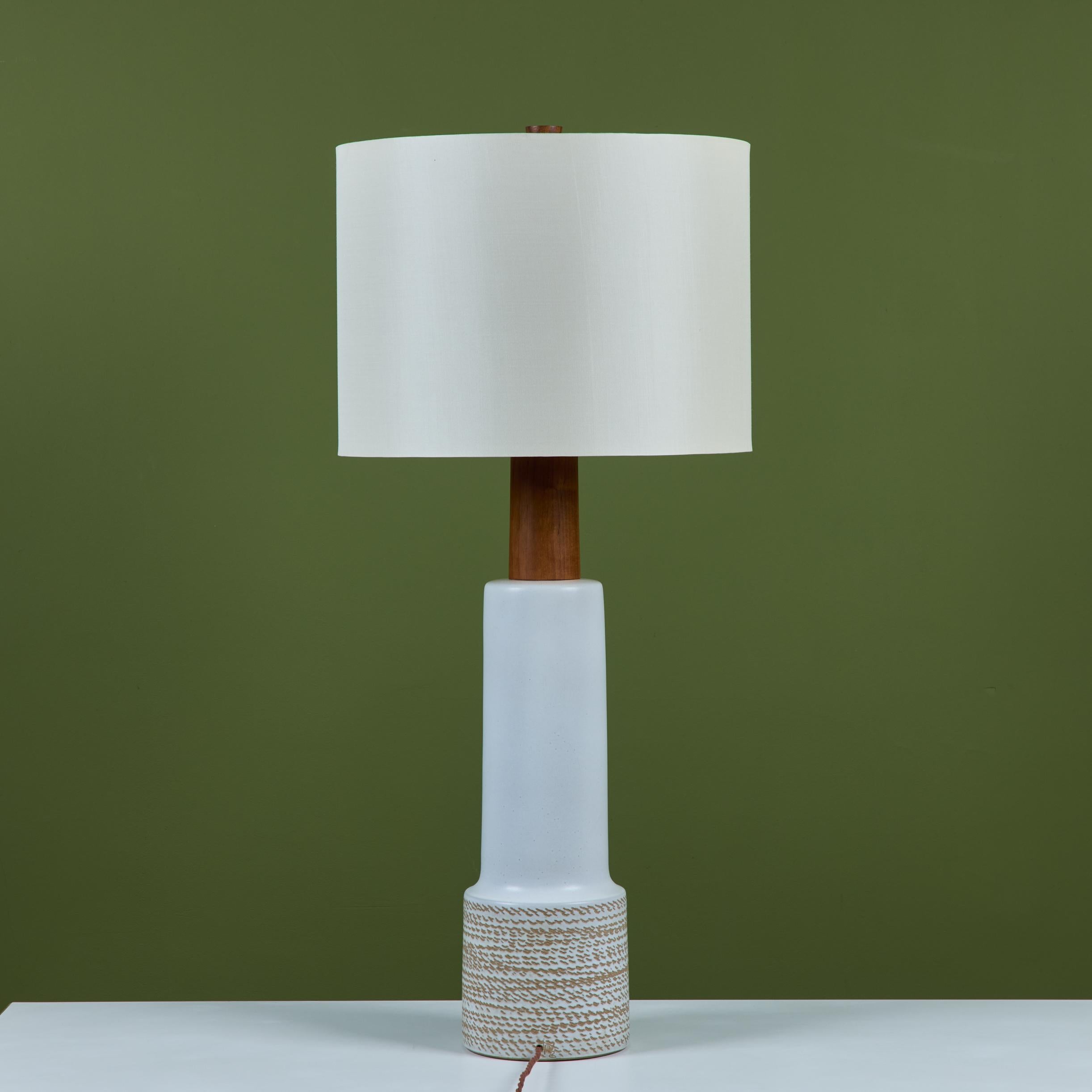 Gordon and Jane Martz Oversized White Ceramic Table Lamp In Excellent Condition For Sale In Los Angeles, CA