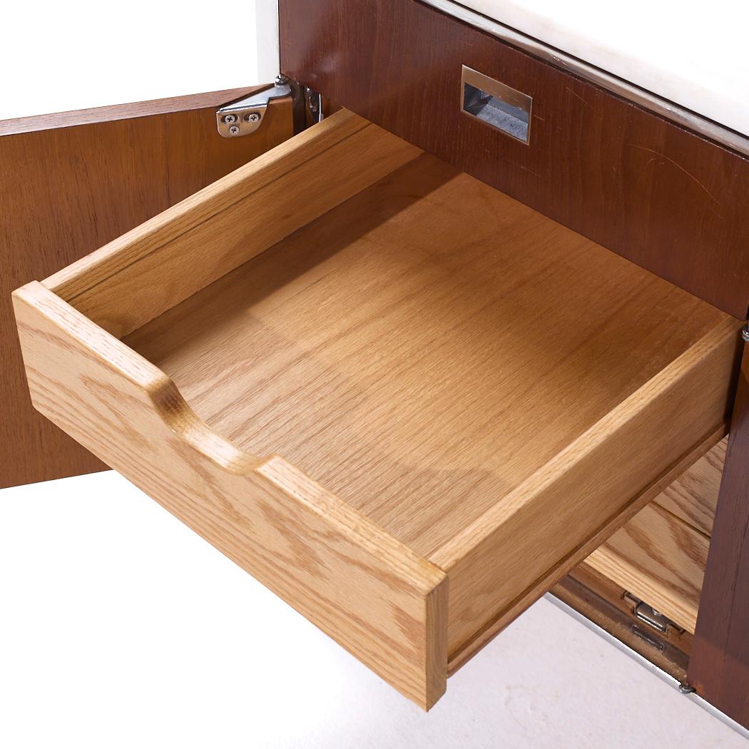 Gordon Bunshaft Credenza di metà secolo in noce e marmo in vendita 1