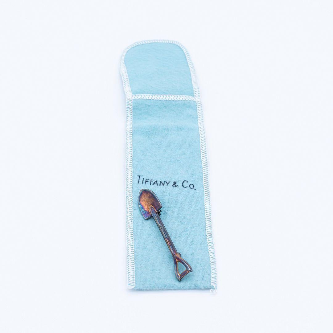 Gordon Bunshaft's Collection: Lighter, Paperweight, Shovel Pin and Glass Piece For Sale 4