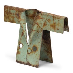 "Tiny Mint Green Jacket ", sculpture en acier