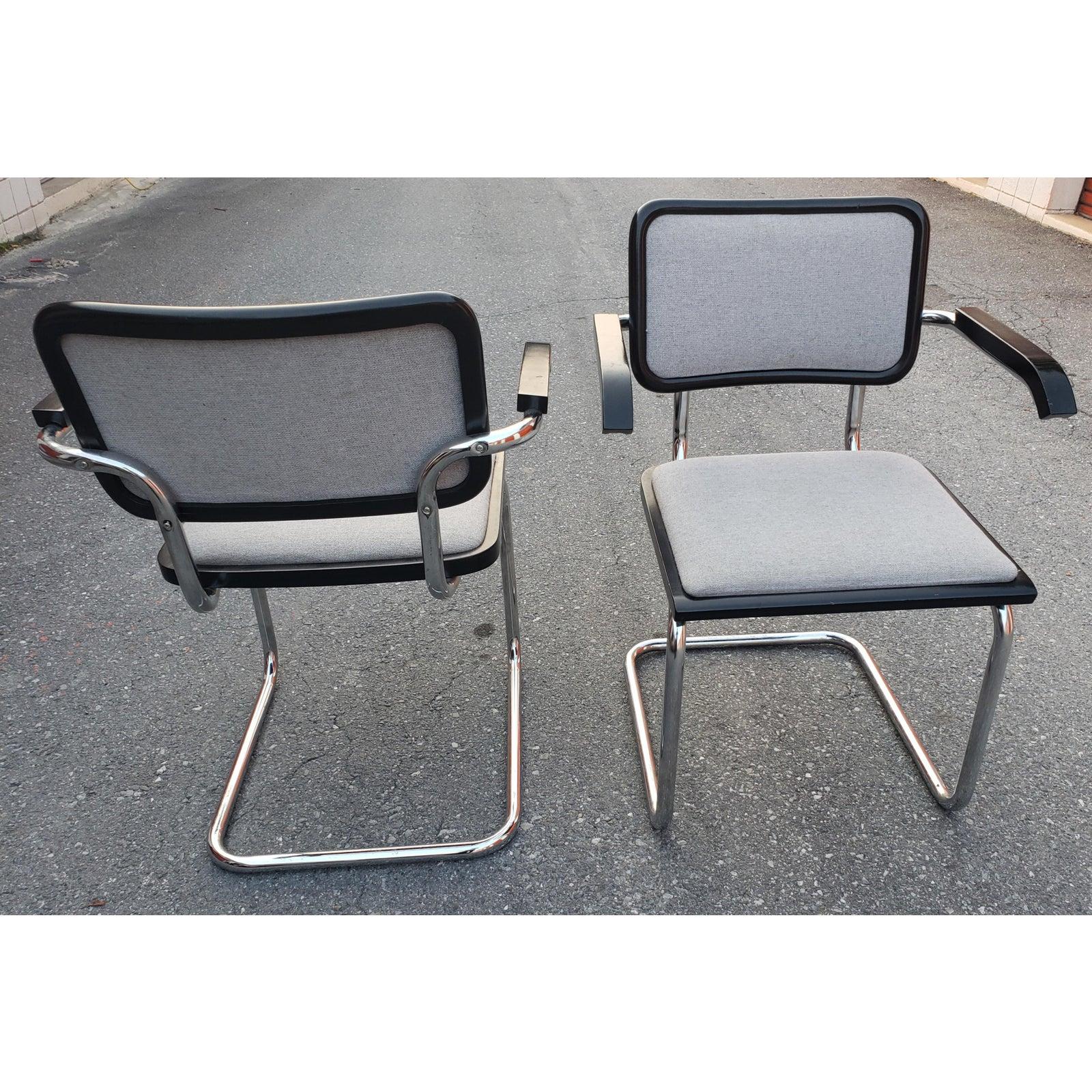 Gordon International Marcel Breuer B64 Freitragende gepolsterte Stühle, 4er-Set (Moderne der Mitte des Jahrhunderts) im Angebot