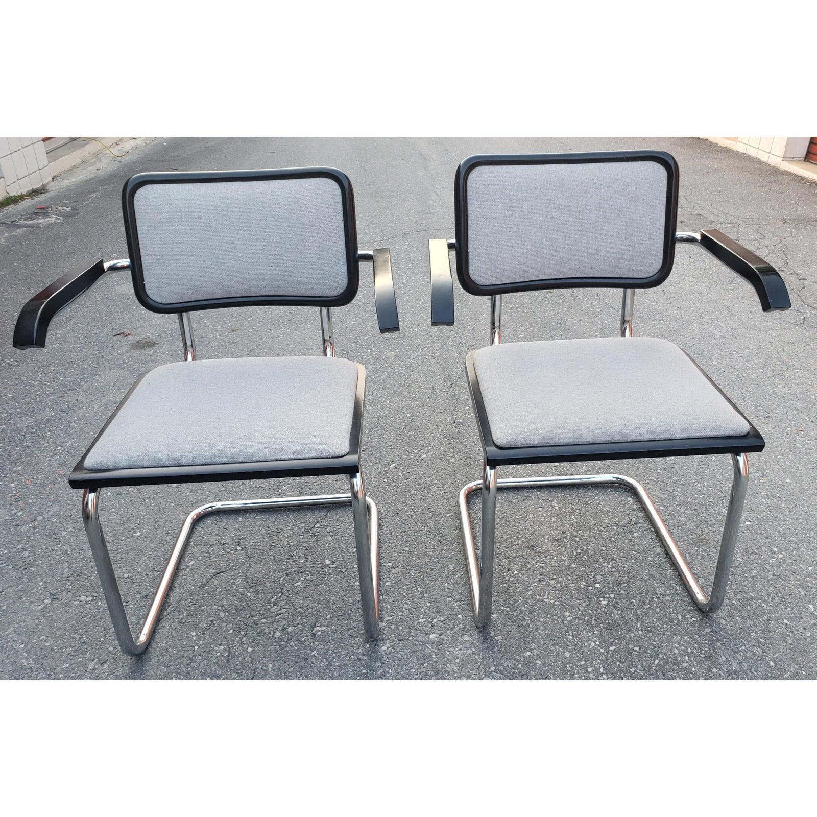 italien Chaises cantilever rembourrées en porte-à-faux Marcel Breuer B64, lot de 4 en vente