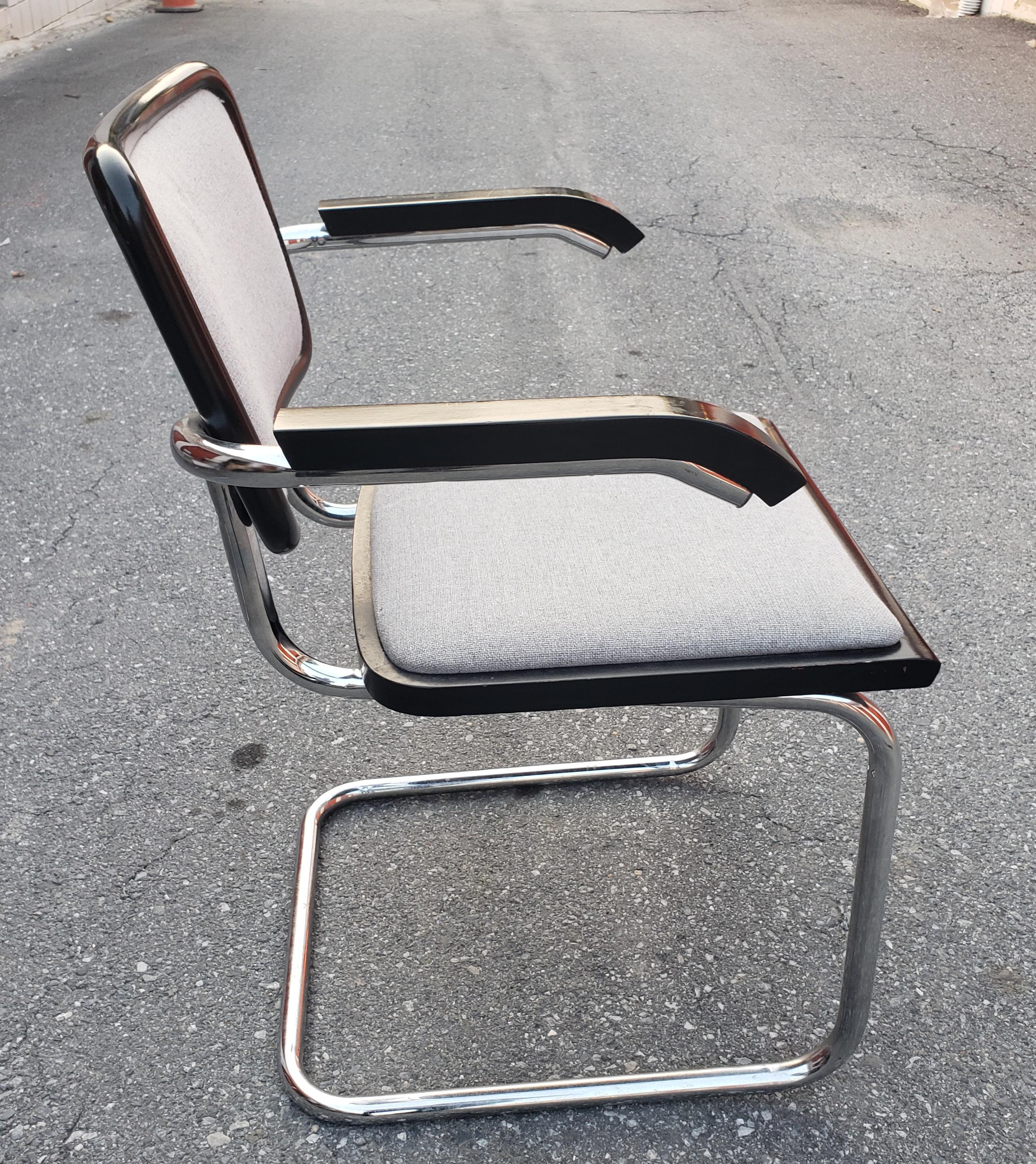 Gordon International Marcel Breuer B64 Freitragende gepolsterte Stühle, 4er-Set (Sonstiges) im Angebot