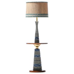 Gordon & Céramique émaillée bleue Jane Martz & Lampadaire en noyer:: circa 1955
