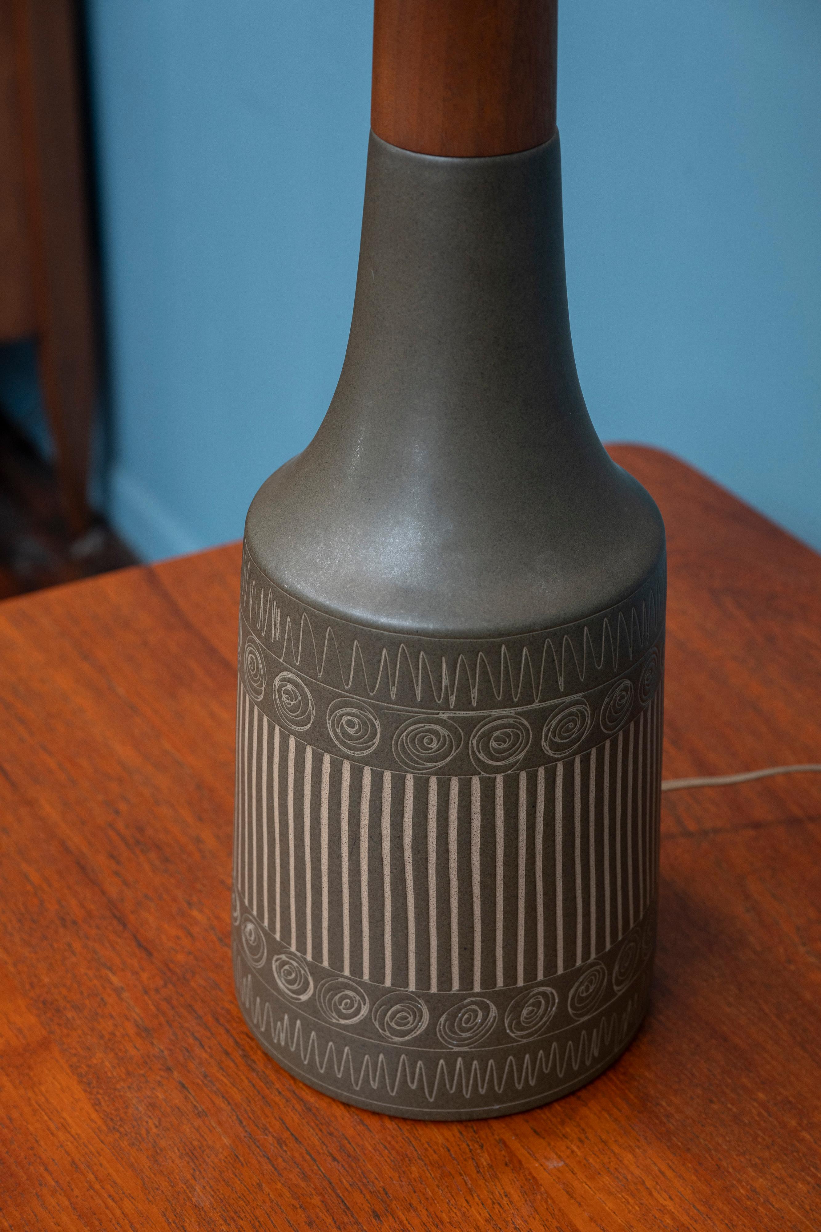 Gordon & Jane Martz Ceramic Lamp mediados del siglo XX en venta