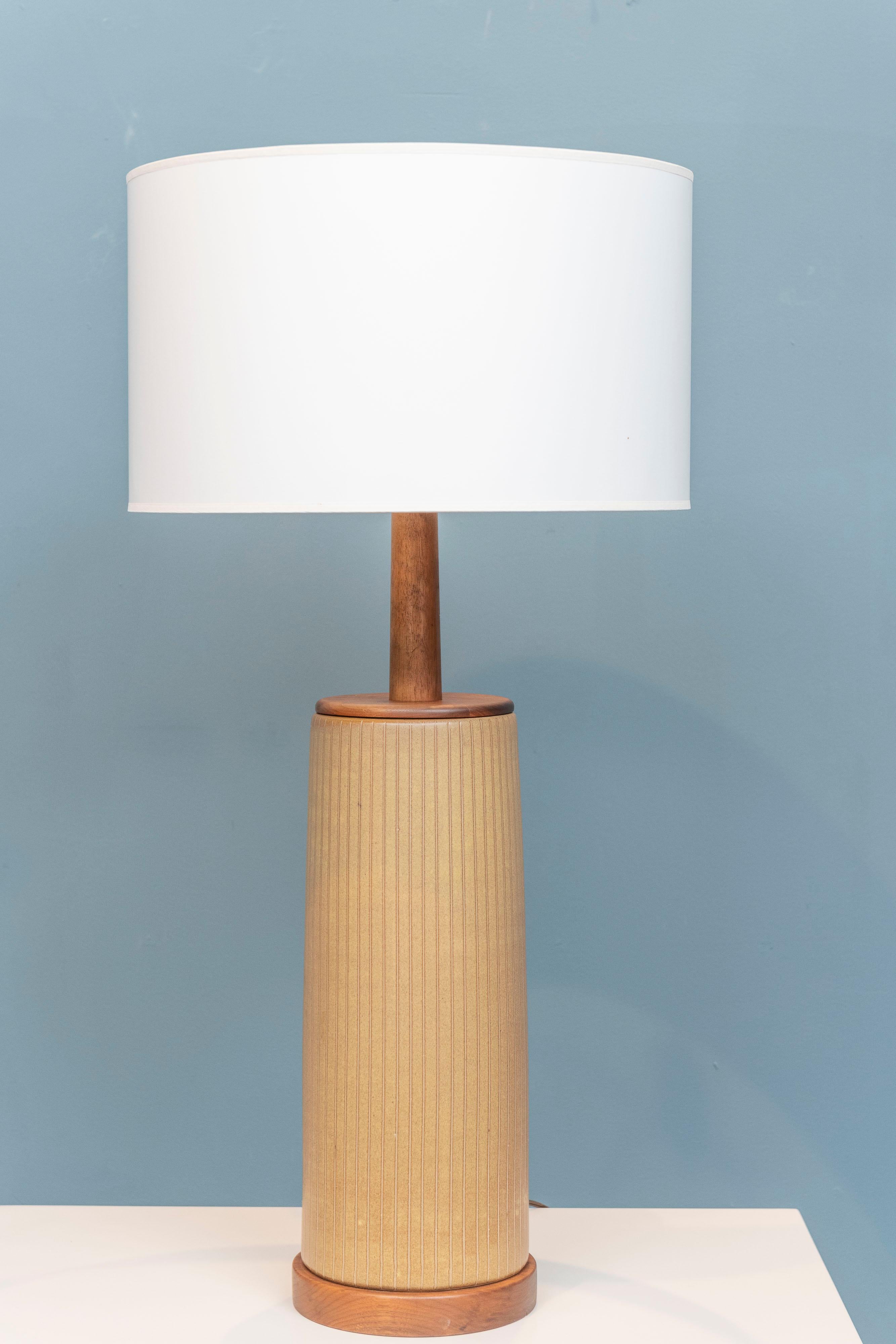 Gordon & Jane Martz design large table lamp for Marshall Studios. Unusual model with a walnut base, collar and neck with the original finial. Having an encized repeating pattern of vertical lines, ready to enjoy.