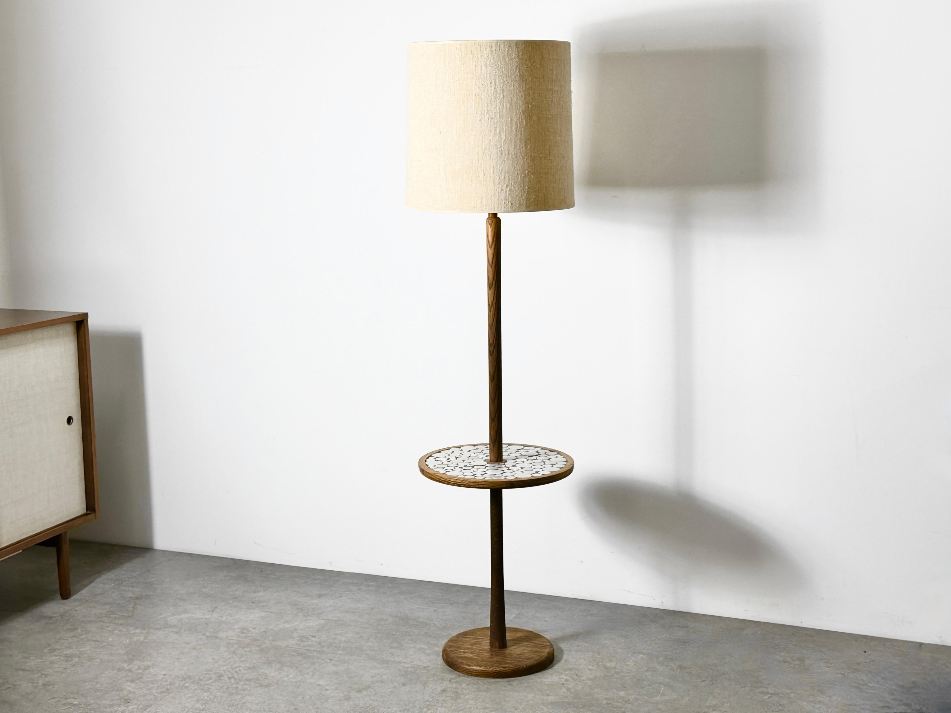 1960s floor lamp with floating table by Gordon and Jane Martz for Marshall Studios
Solid oak construction with inlaid mosaic matte white circle tile surface
Original shade and finial