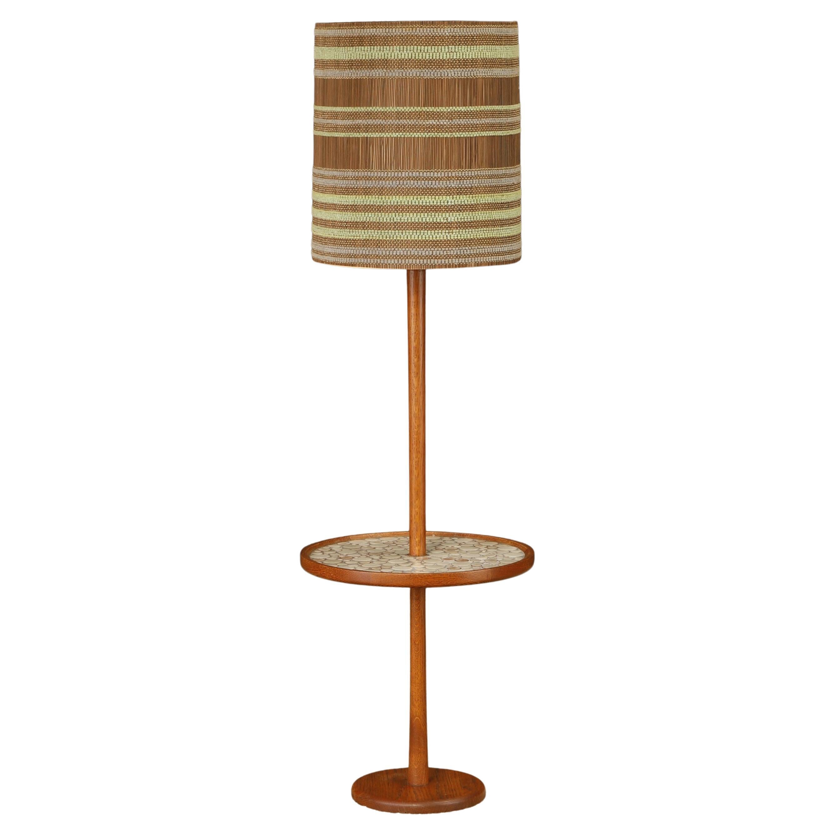 Lampada da terra di Gordon & Jane Martz per Marshall Studios con paralume intrecciato di Maria Kipp