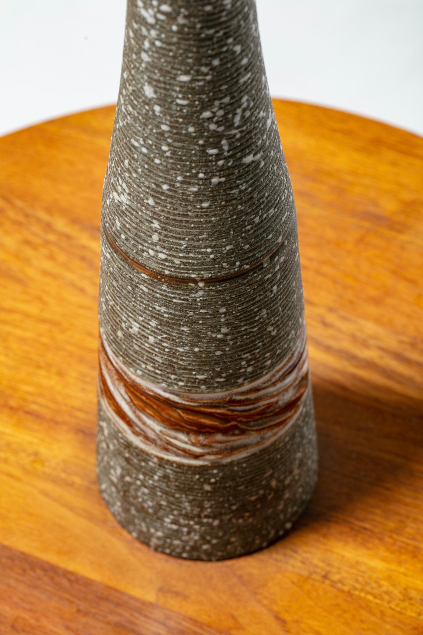 Lampada da terra Gordon & Jane Martz in ceramica marrone grigia e noce, 1955 ca. in vendita 3