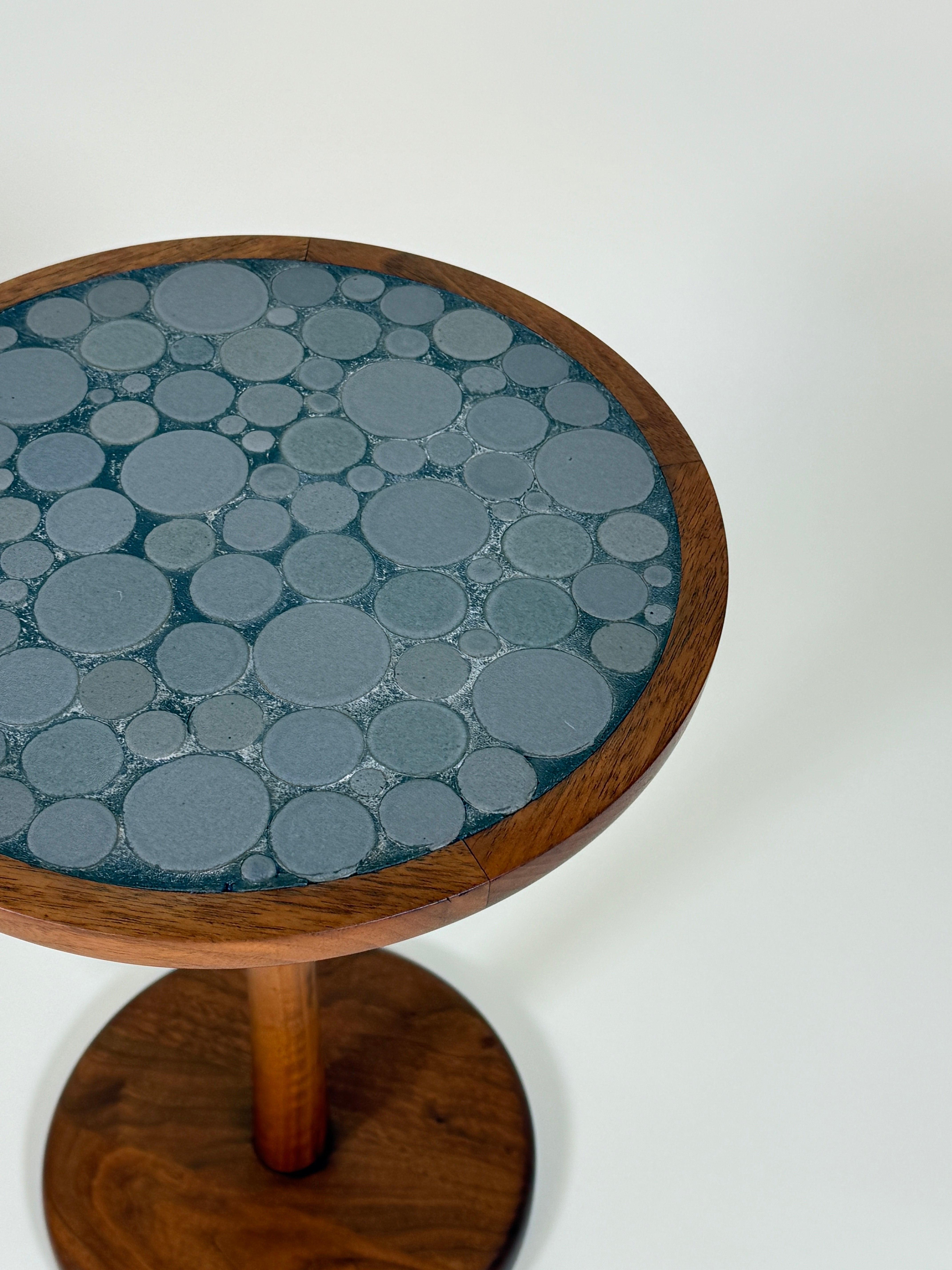 Gordon & Jane Martz Gray Coin Tile Mosaic Side Table In Good Condition For Sale In San Diego, CA