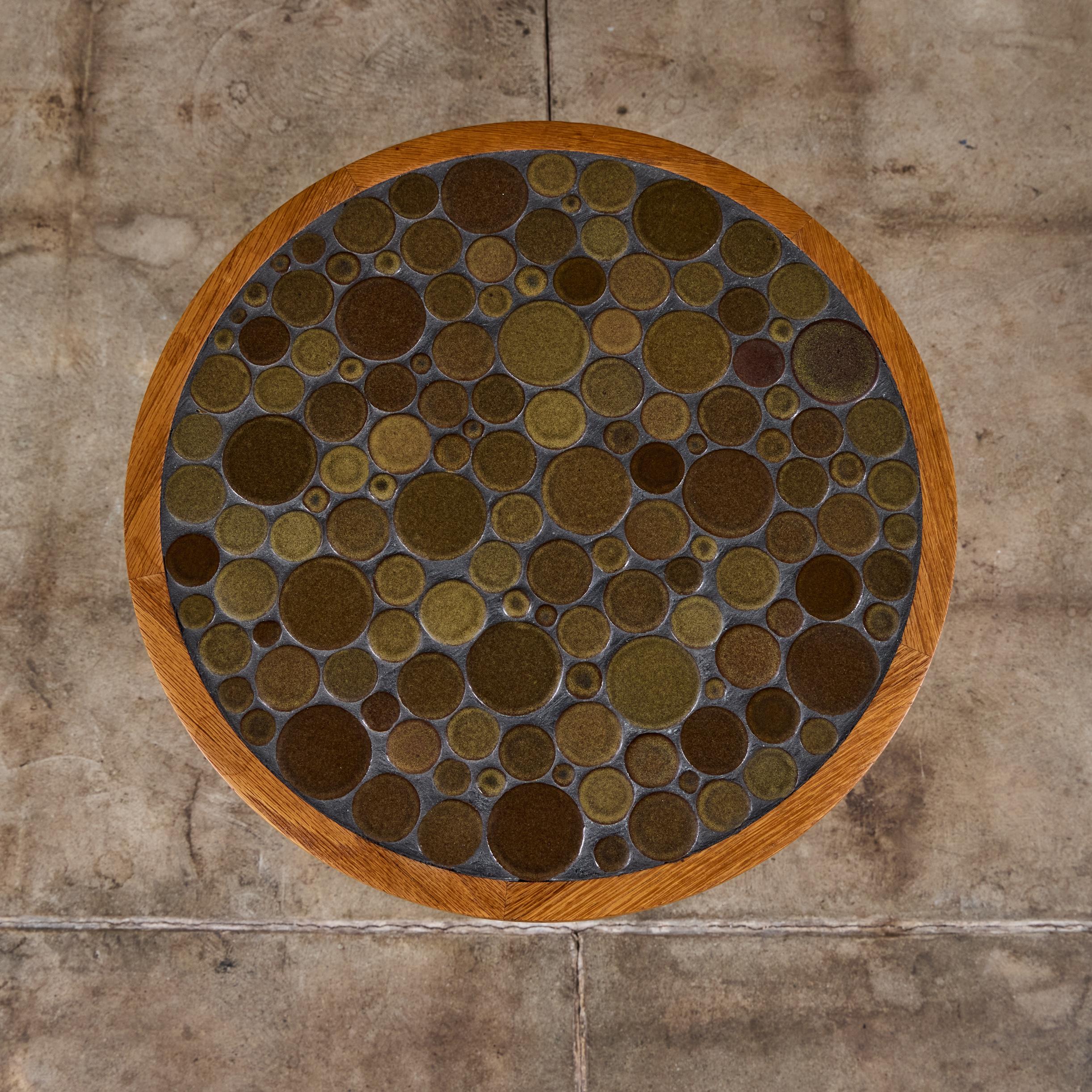 Gordon & Jane Martz Grün gesprenkelte glasierte Münzfliese Mosaik Beistelltisch im Angebot 3