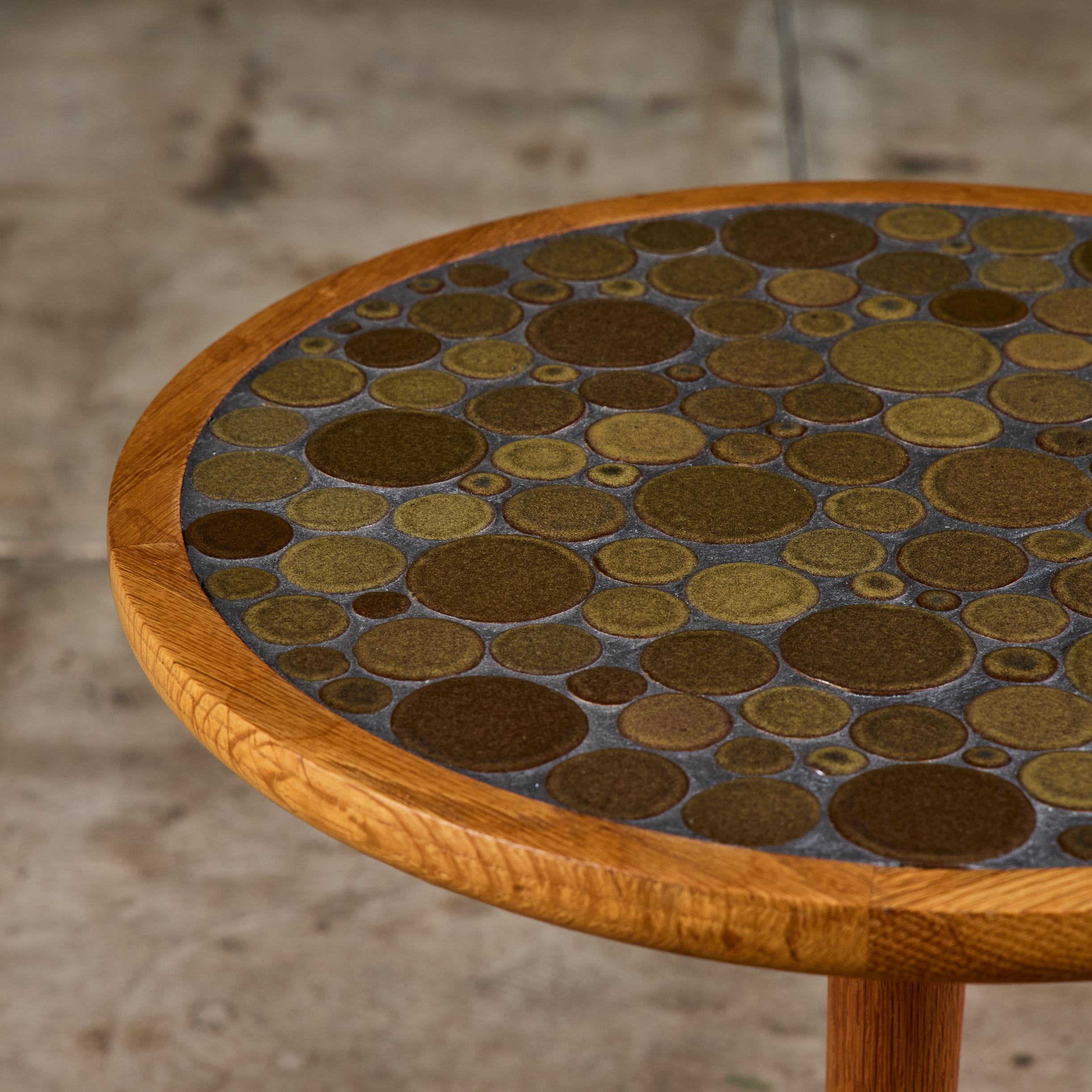 Gordon & Jane Martz Grün gesprenkelte glasierte Münzfliese Mosaik Beistelltisch im Angebot 4