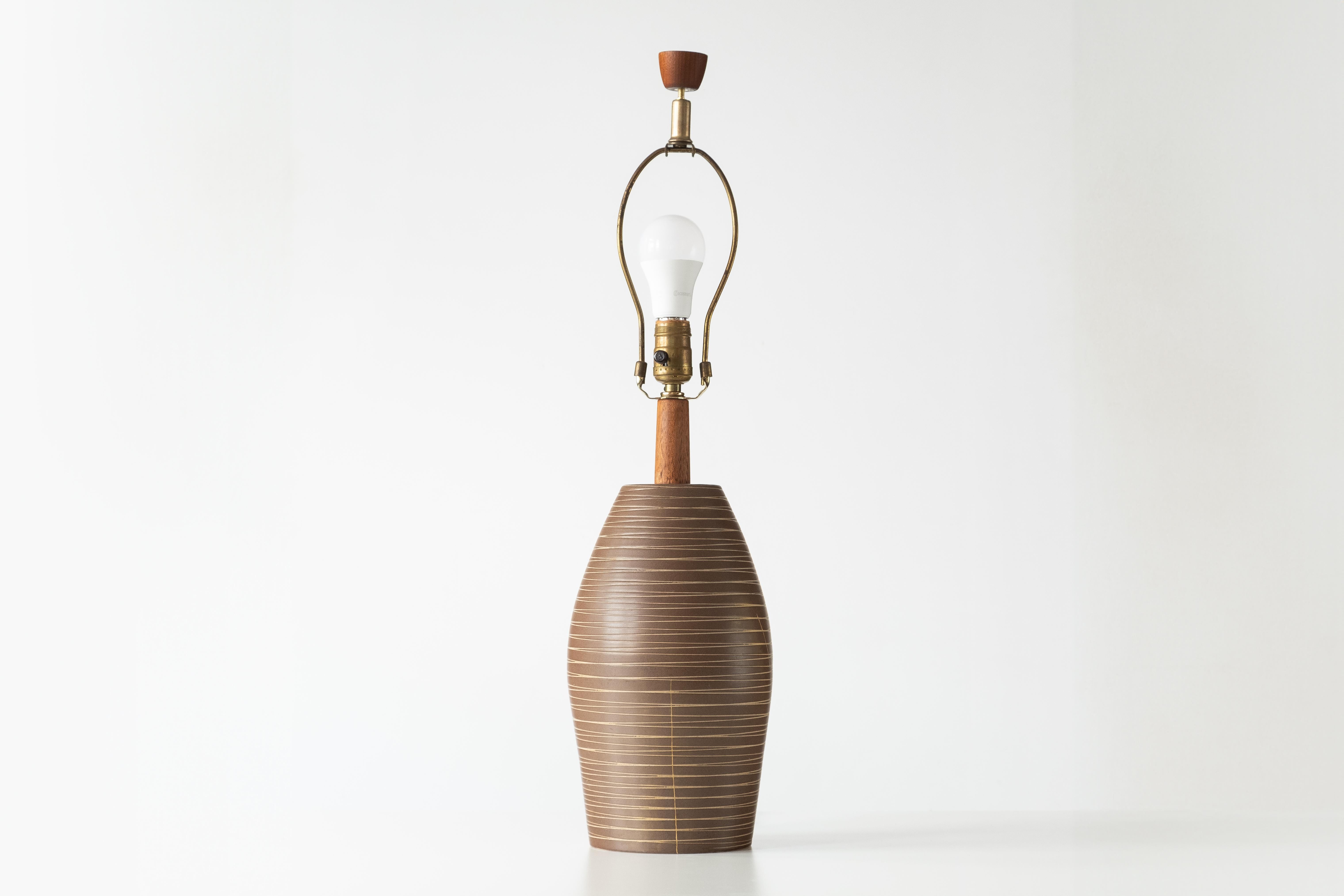 Glazed Gordon & Jane Martz / Marshall Studios Ceramic Pottery Table Lamp — Matte Brown  For Sale