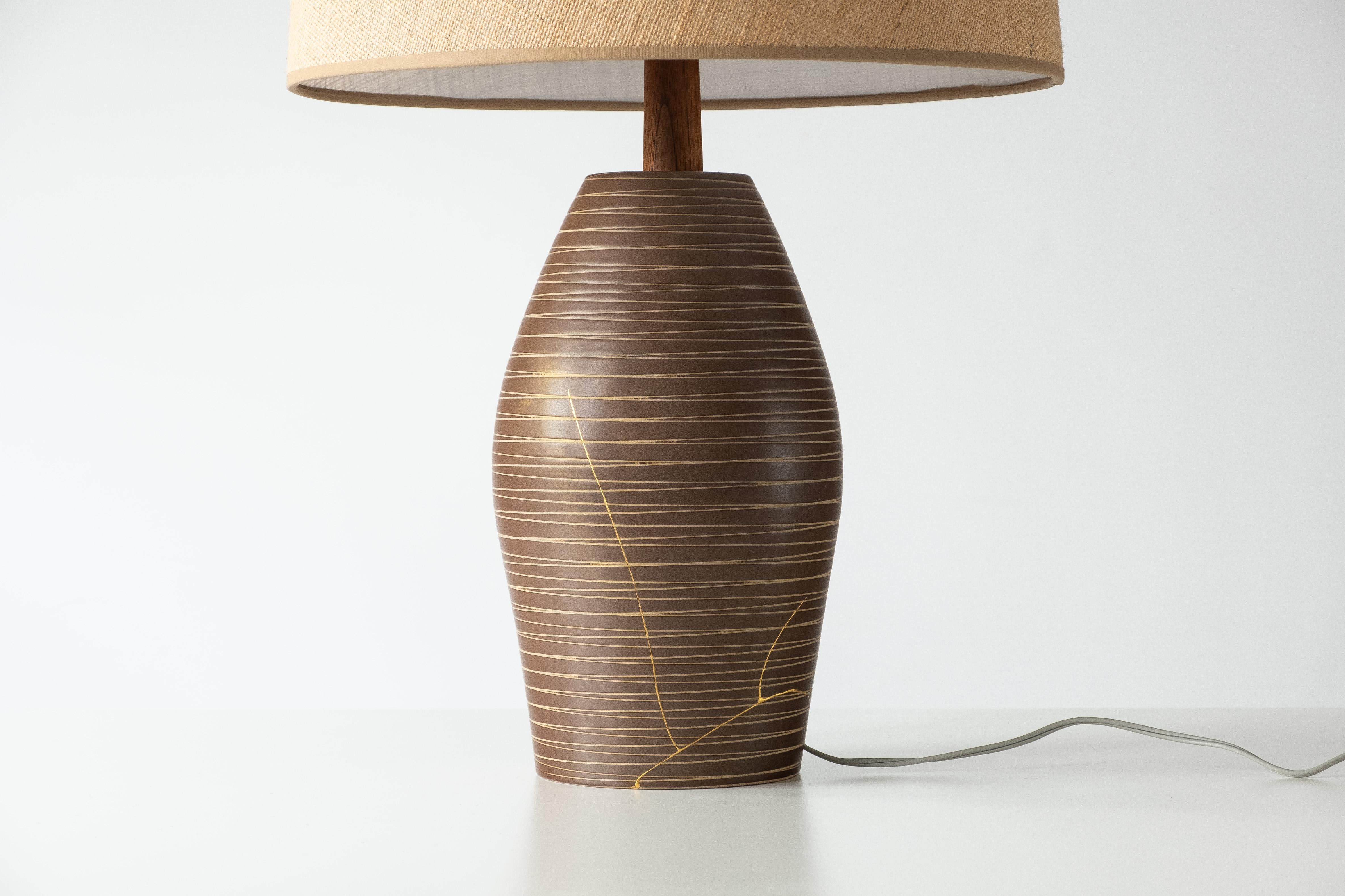 Mid-20th Century Gordon & Jane Martz / Marshall Studios Ceramic Pottery Table Lamp — Matte Brown  For Sale