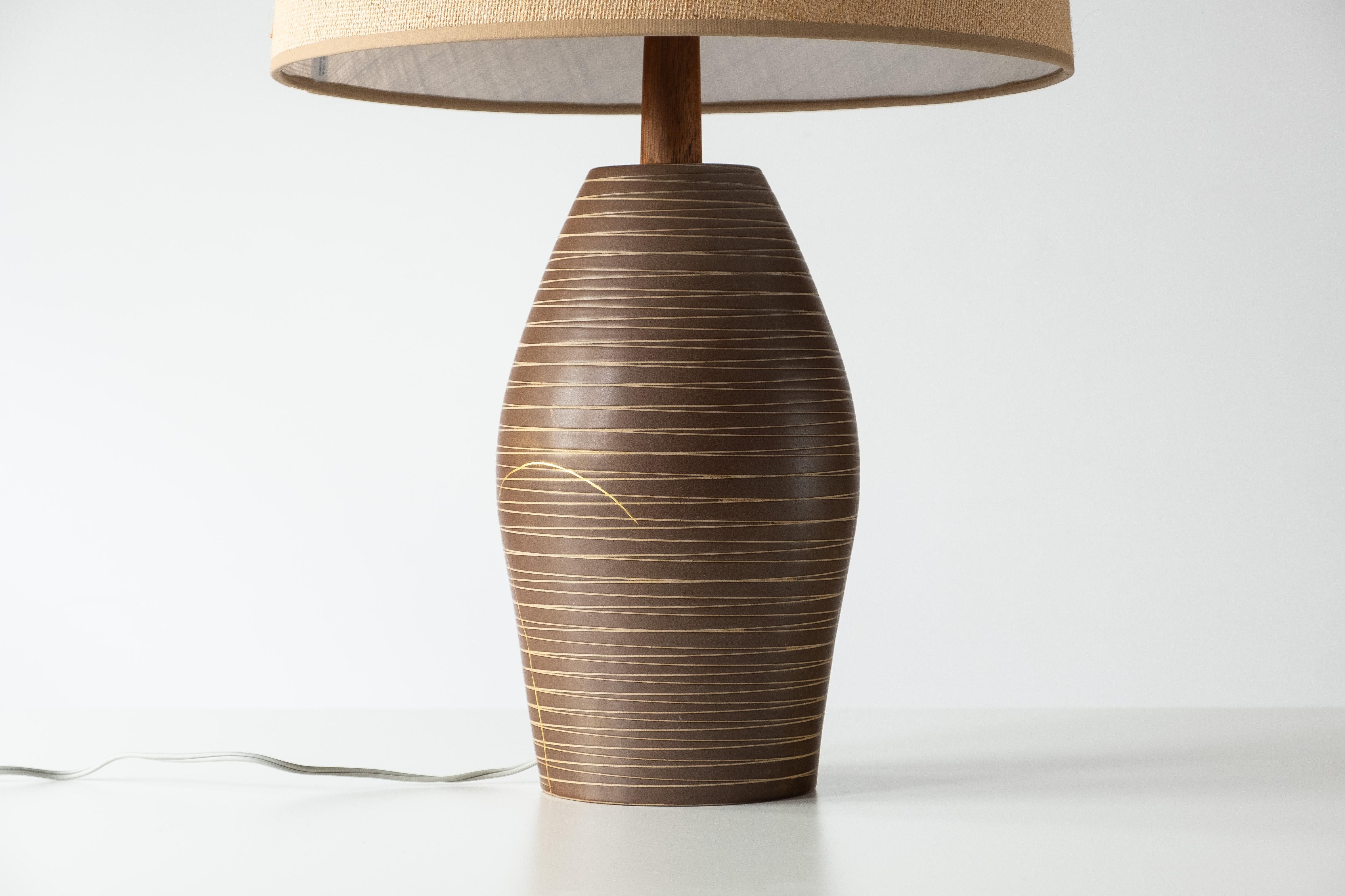 Gordon & Jane Martz / Marshall Studios Ceramic Pottery Table Lamp — Matte Brown  For Sale 2