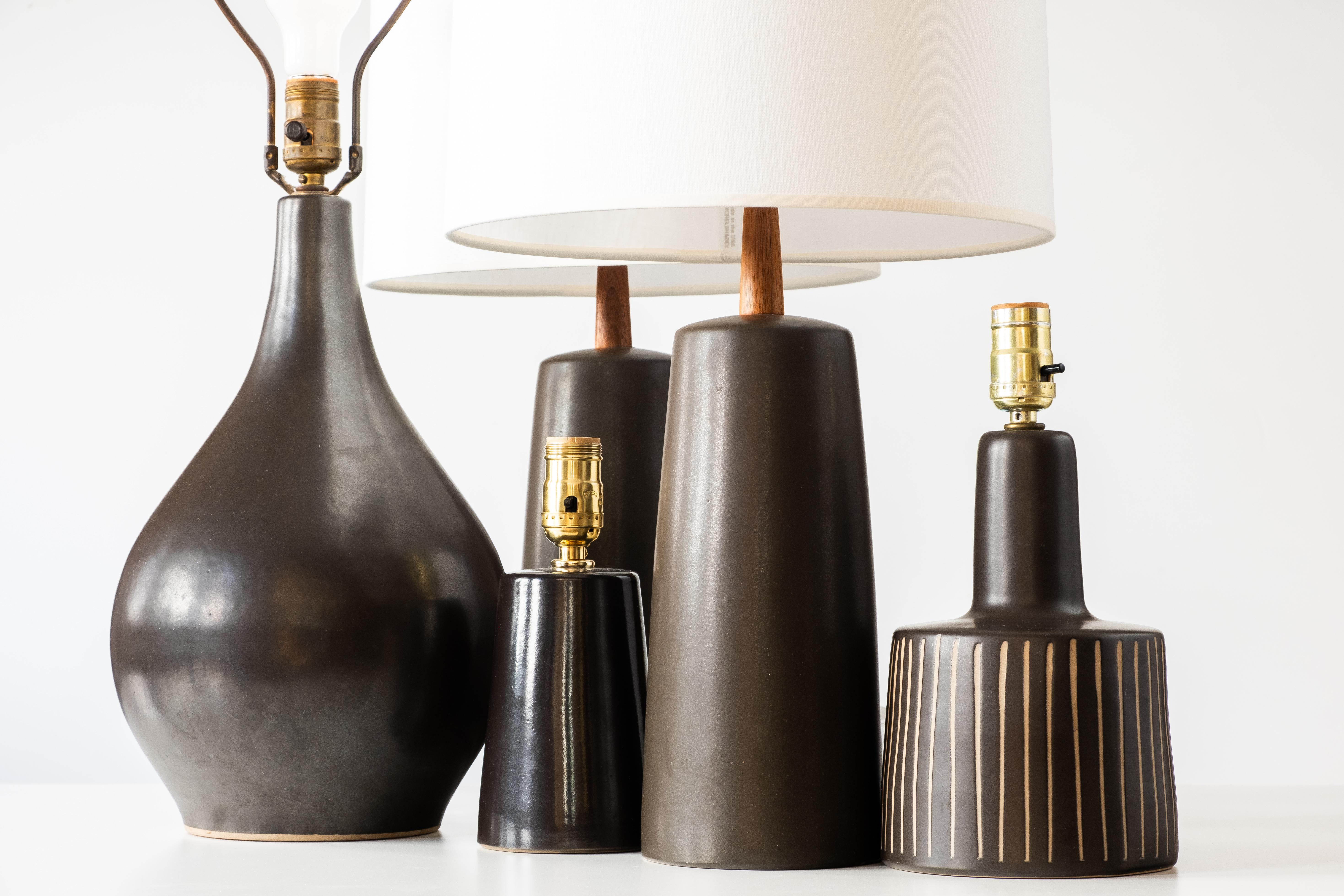 Gordon & Jane Martz / Marshall Studios Ceramic Pottery Table Lamps, Black Glaze For Sale 6