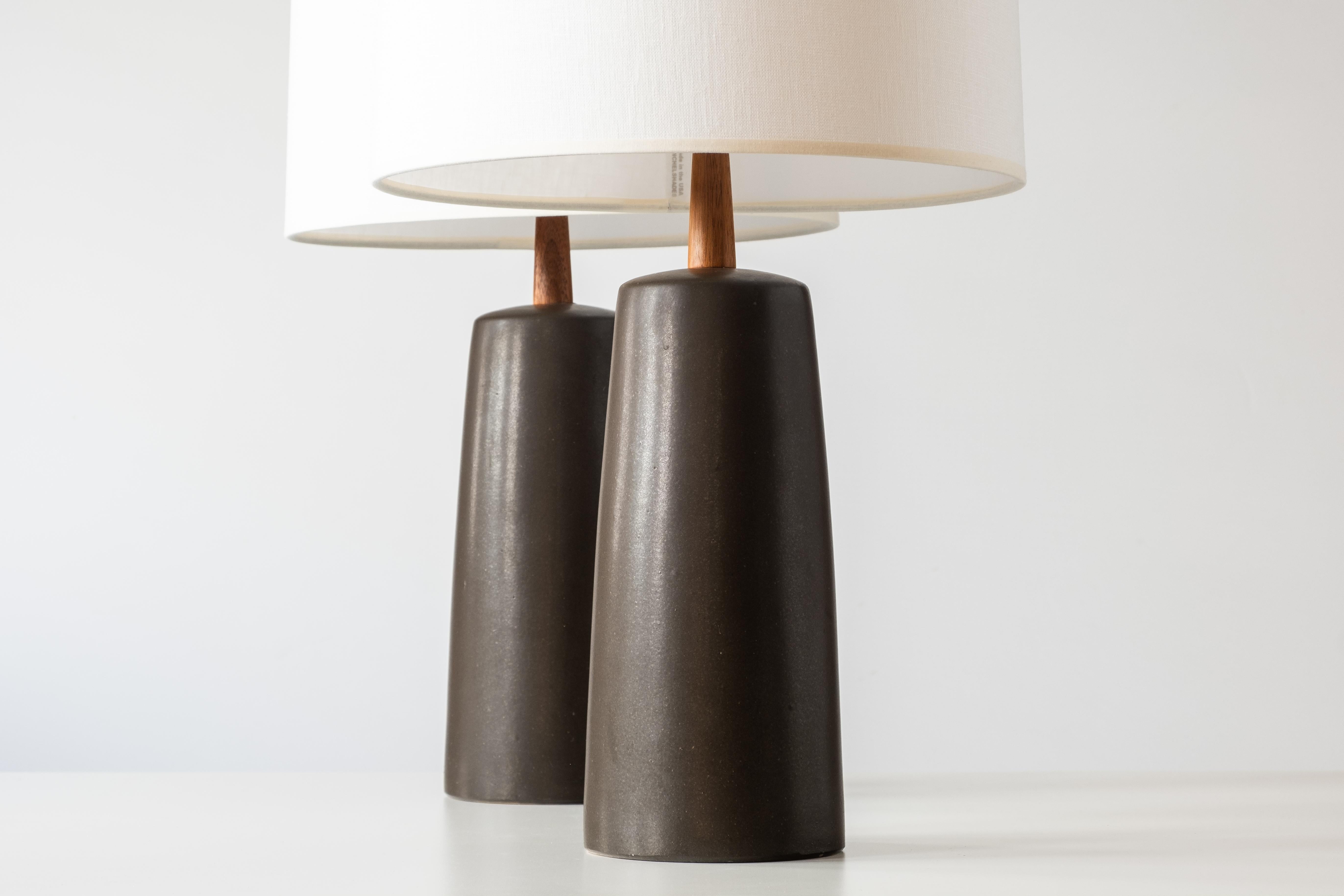 Mid-20th Century Gordon & Jane Martz / Marshall Studios Ceramic Pottery Table Lamps, Black Glaze For Sale