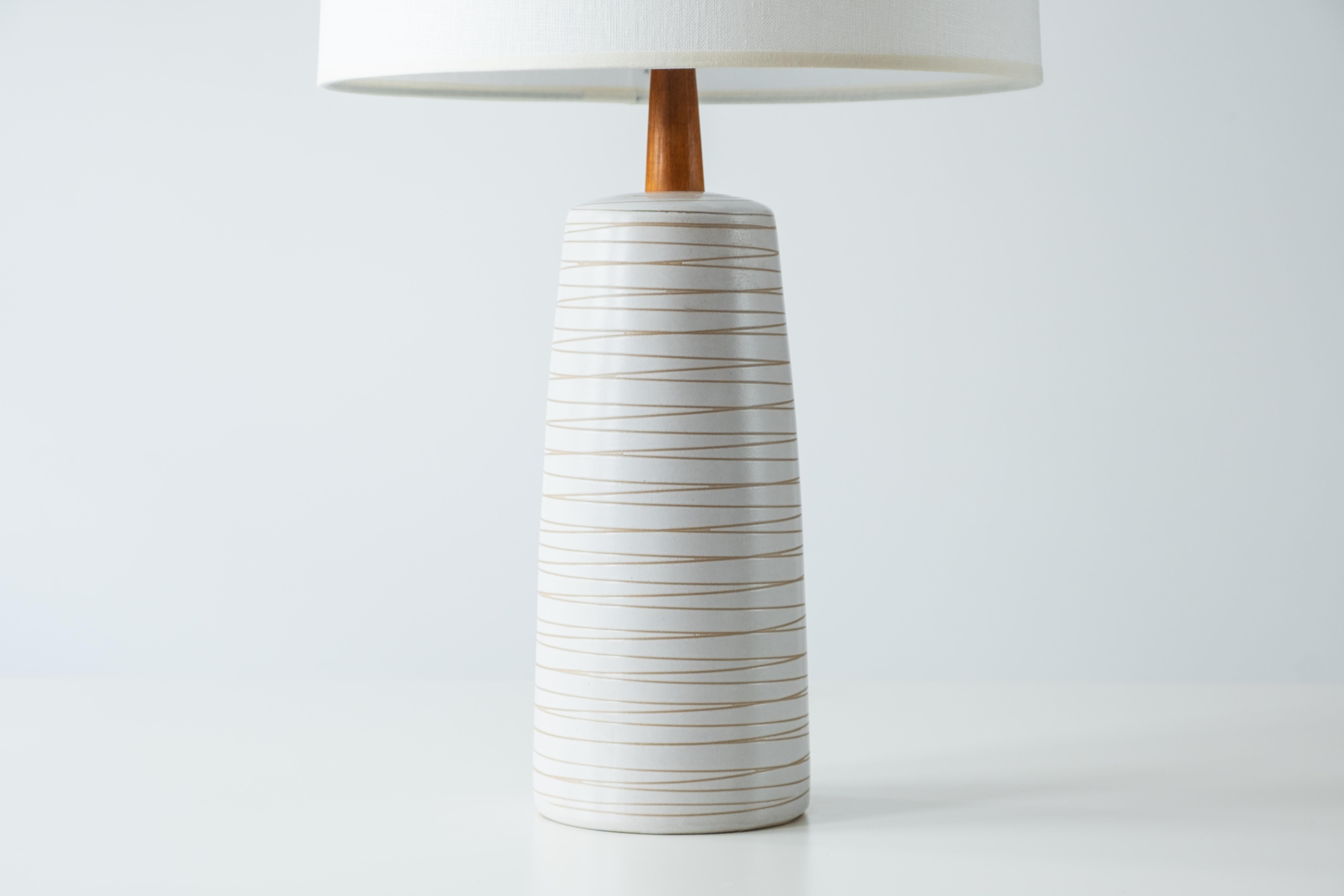 Gordon & Jane Martz / Marshall Studios Ceramic Pottery Table Lamps, White Glaze In Good Condition In Portland, OR