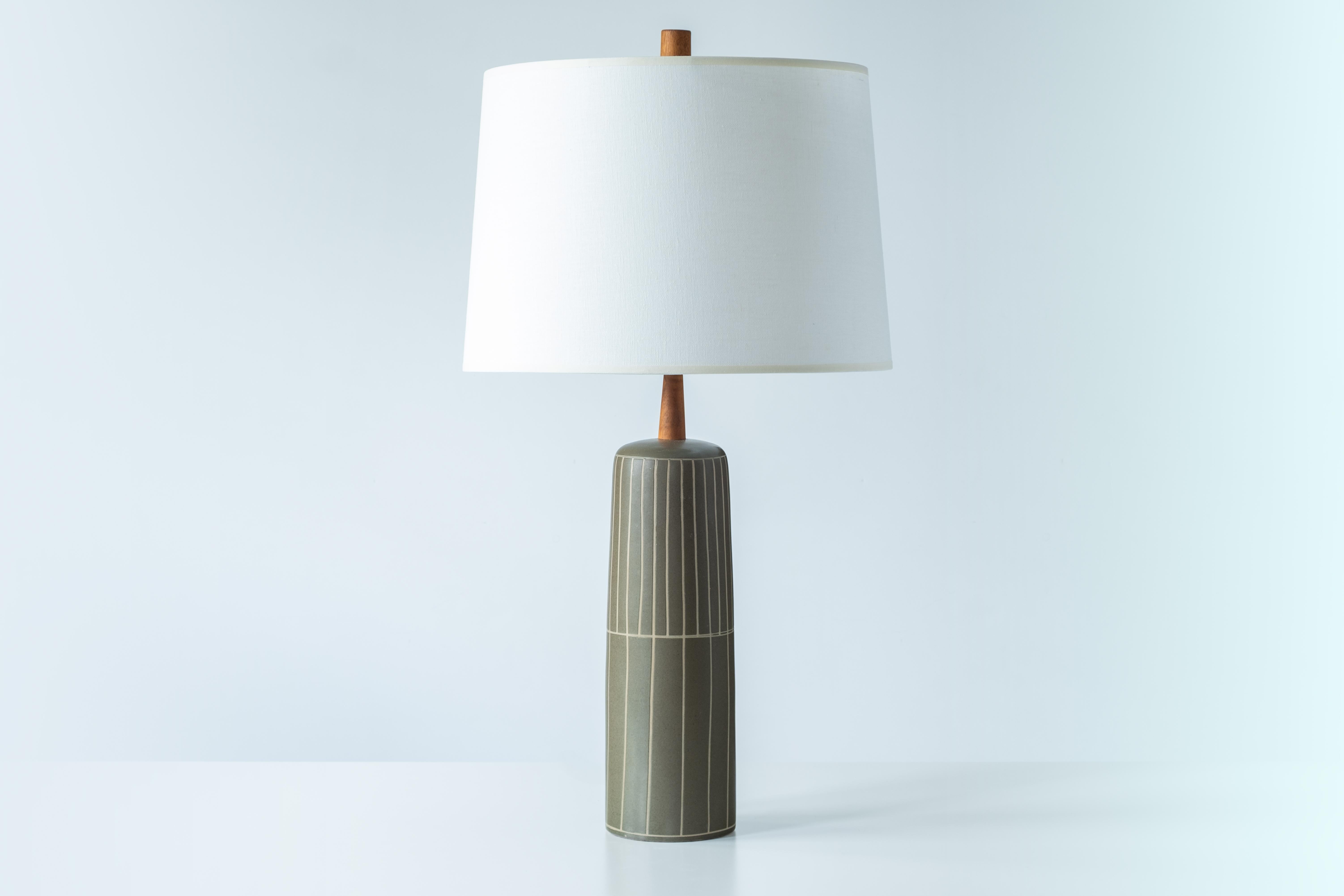 Mid-Century Modern Gordon & Jane Martz / Marshall Studios Ceramic Table Lamp, Green Glaze For Sale