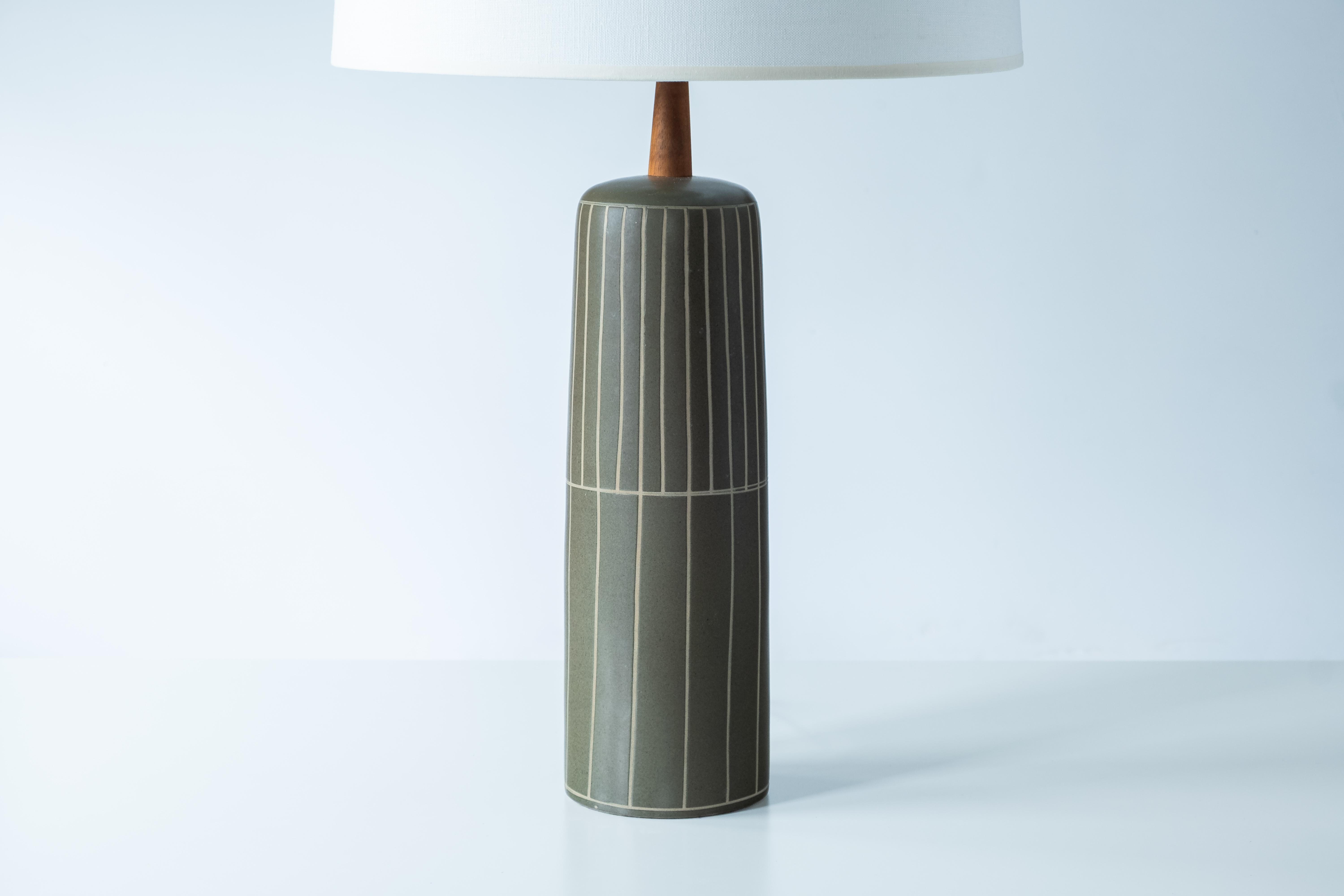 Glazed Gordon & Jane Martz / Marshall Studios Ceramic Table Lamp, Green Glaze For Sale