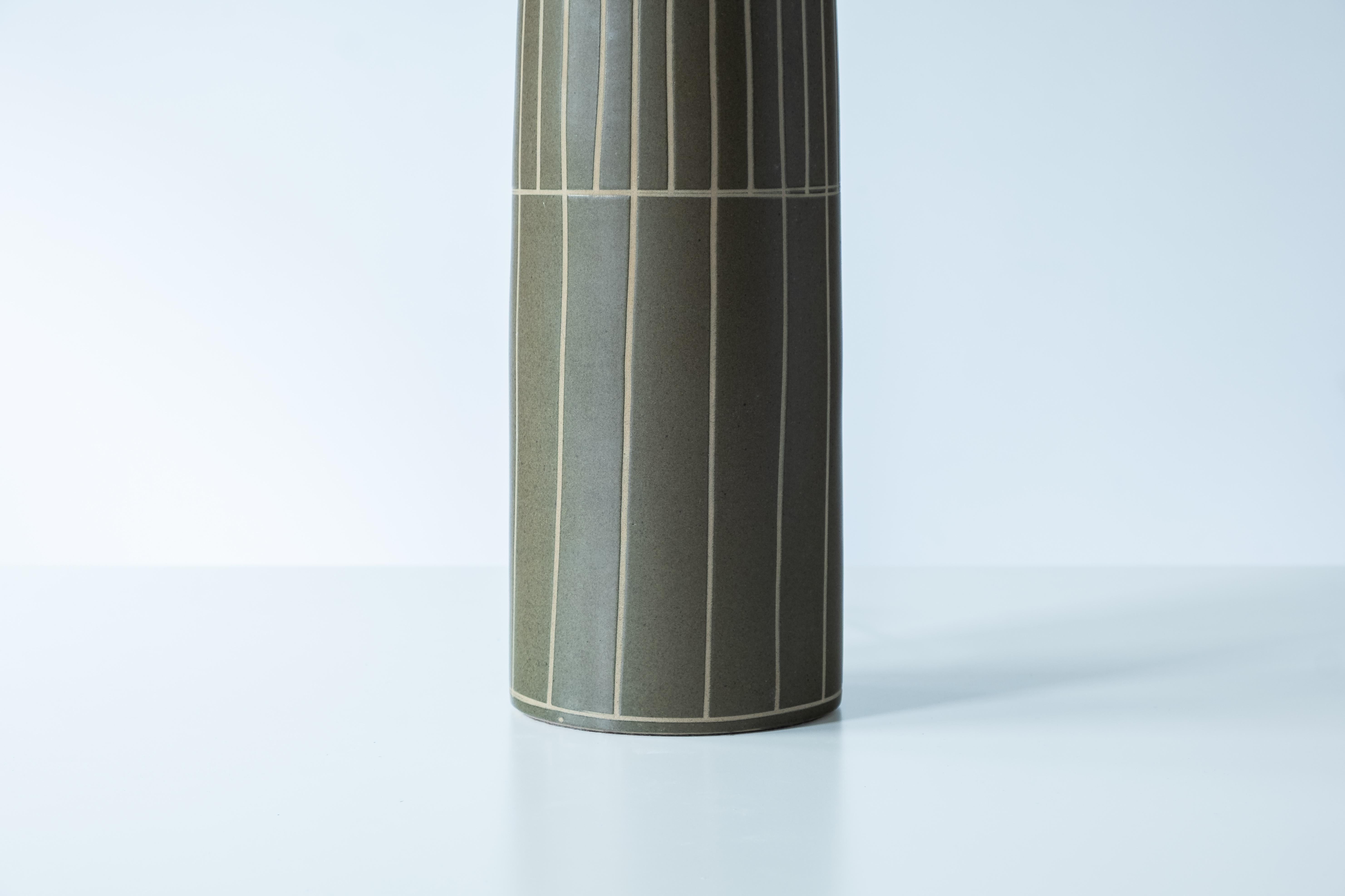 Gordon & Jane Martz / Marshall Studios Ceramic Table Lamp, Green Glaze In Good Condition For Sale In Portland, OR