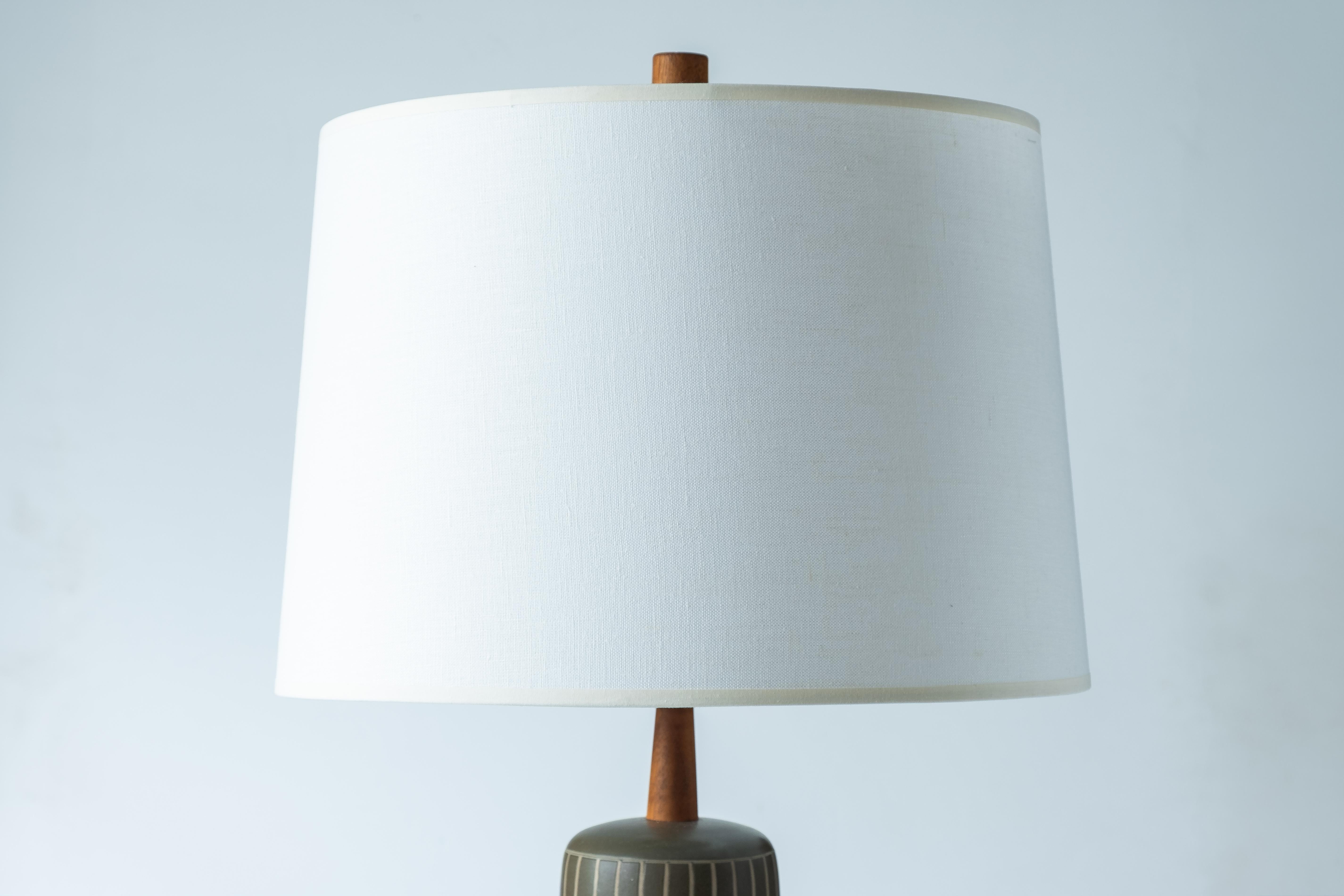 Mid-20th Century Gordon & Jane Martz / Marshall Studios Ceramic Table Lamp, Green Glaze For Sale