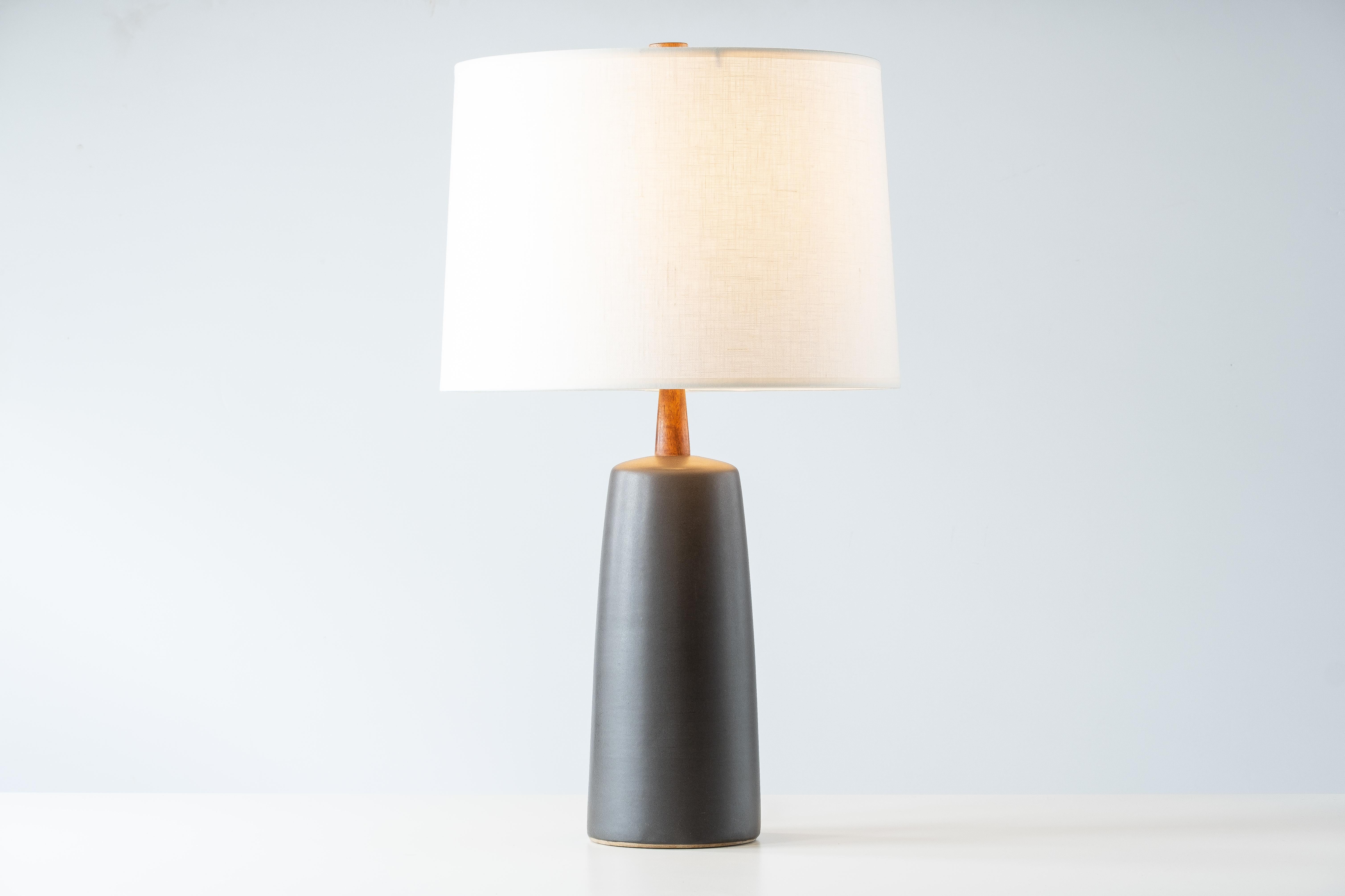 American Gordon & Jane Martz / Marshall Studios Ceramic Table Lamp, Matte Black Glaze