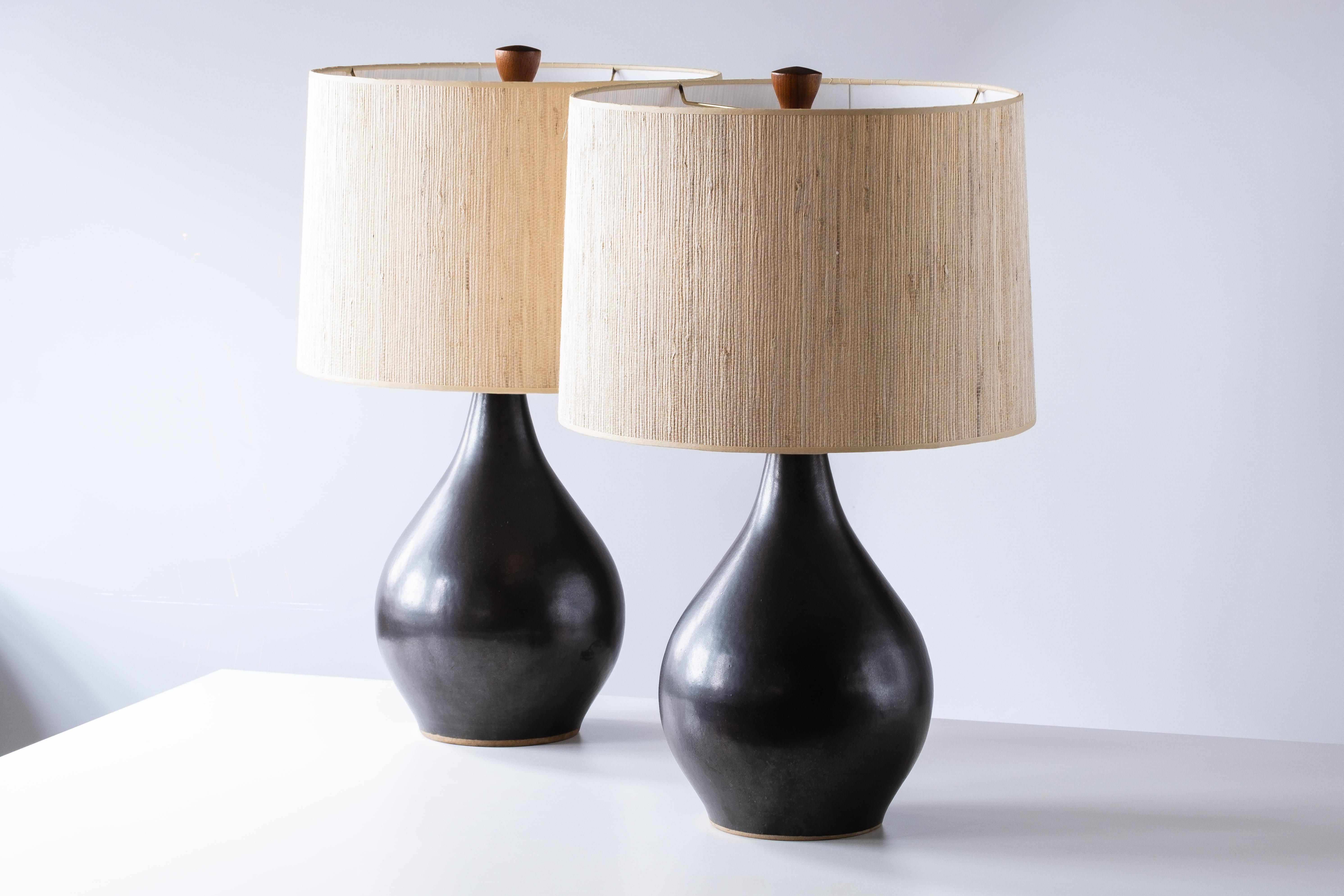 Mid-Century Modern Gordon & Jane Martz / Marshall Studios - Lampes de table en céramique, glaçure noire bronze