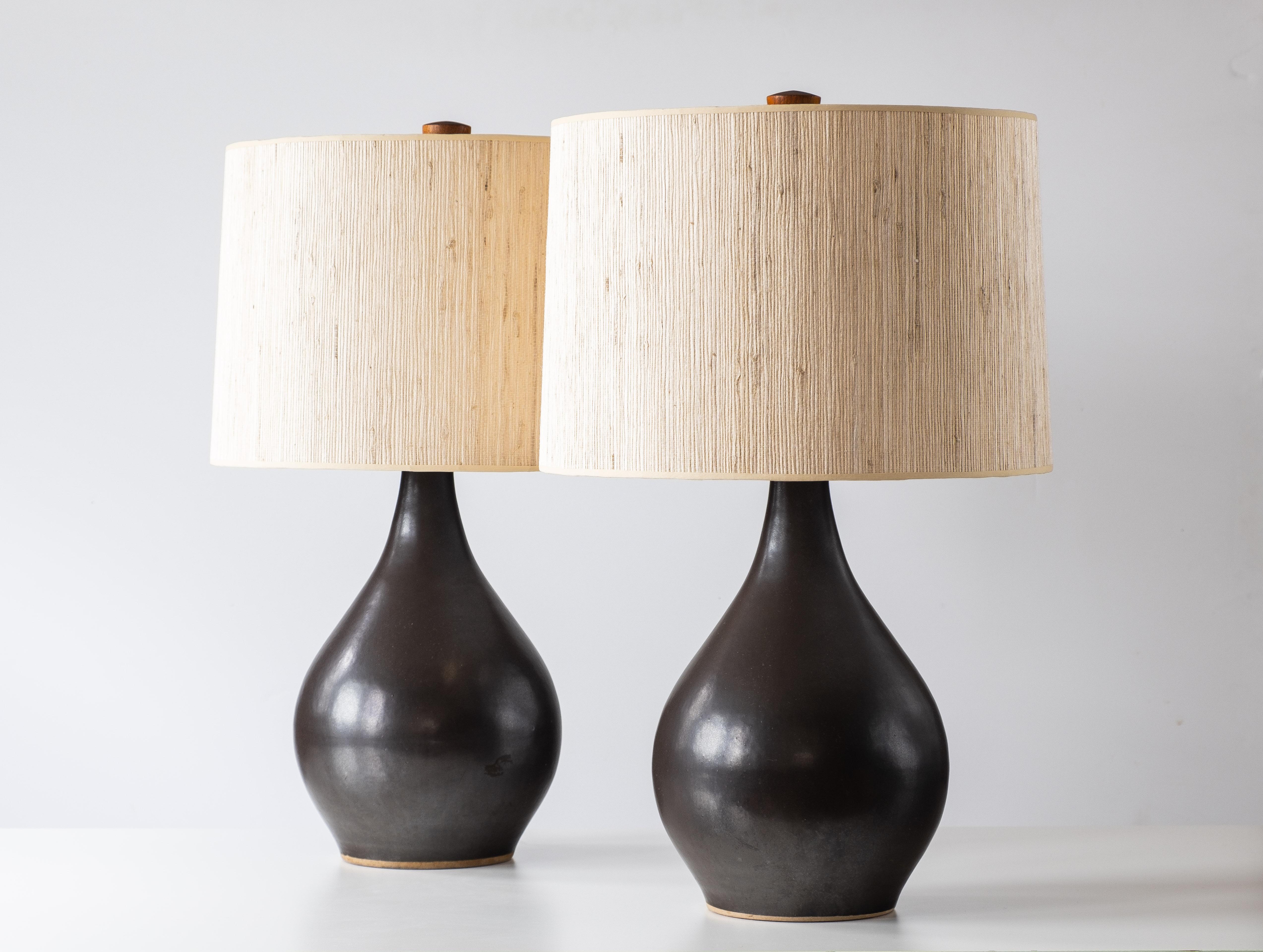 Brass Gordon & Jane Martz / Marshall Studios Ceramic Table Lamps, Gunmetal Black Glaze