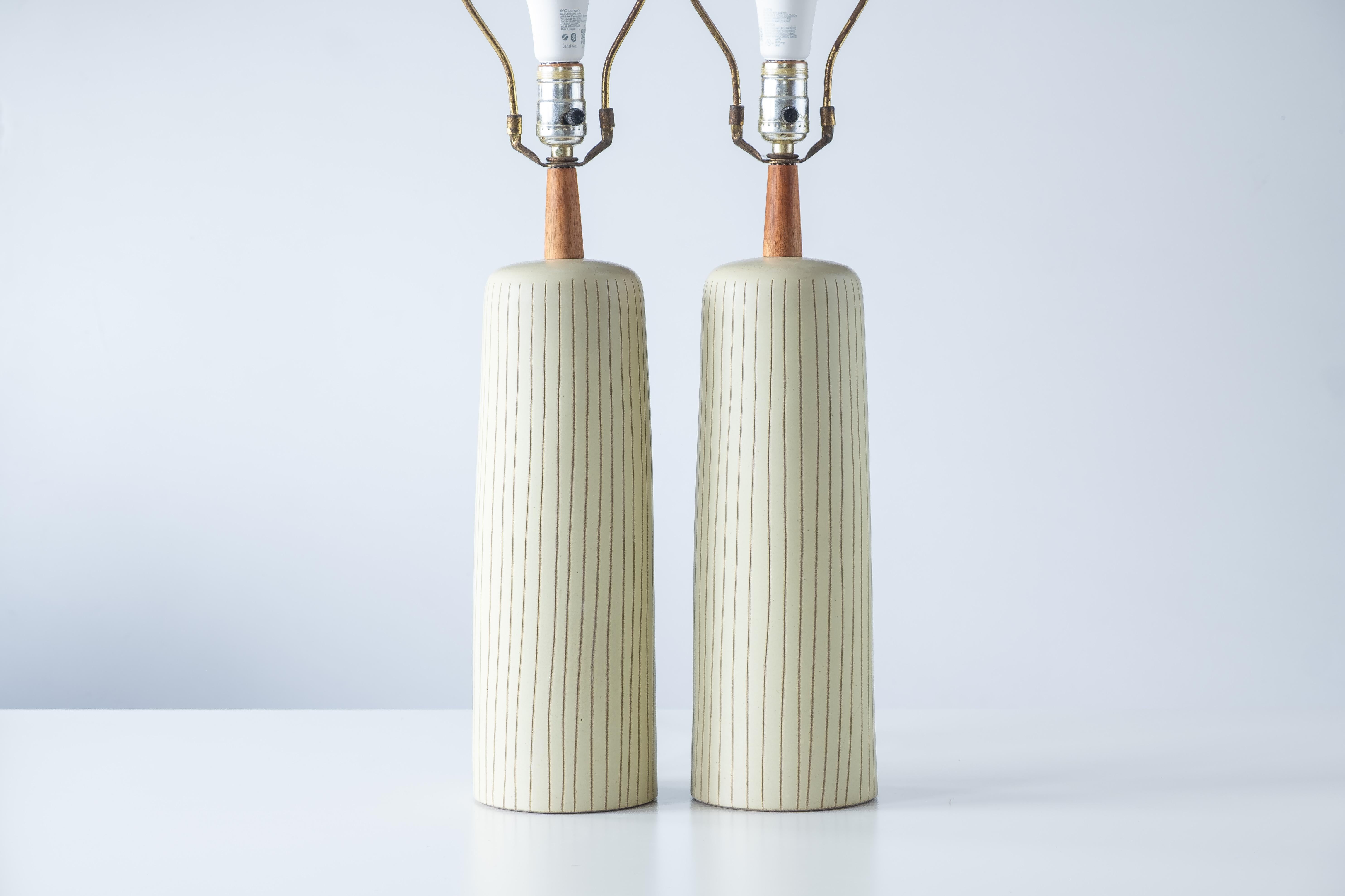 Mid-Century moderno Gordon & Jane Martz / Lampade da tavolo in ceramica Marshall Studios, smalto giallo pallido in vendita