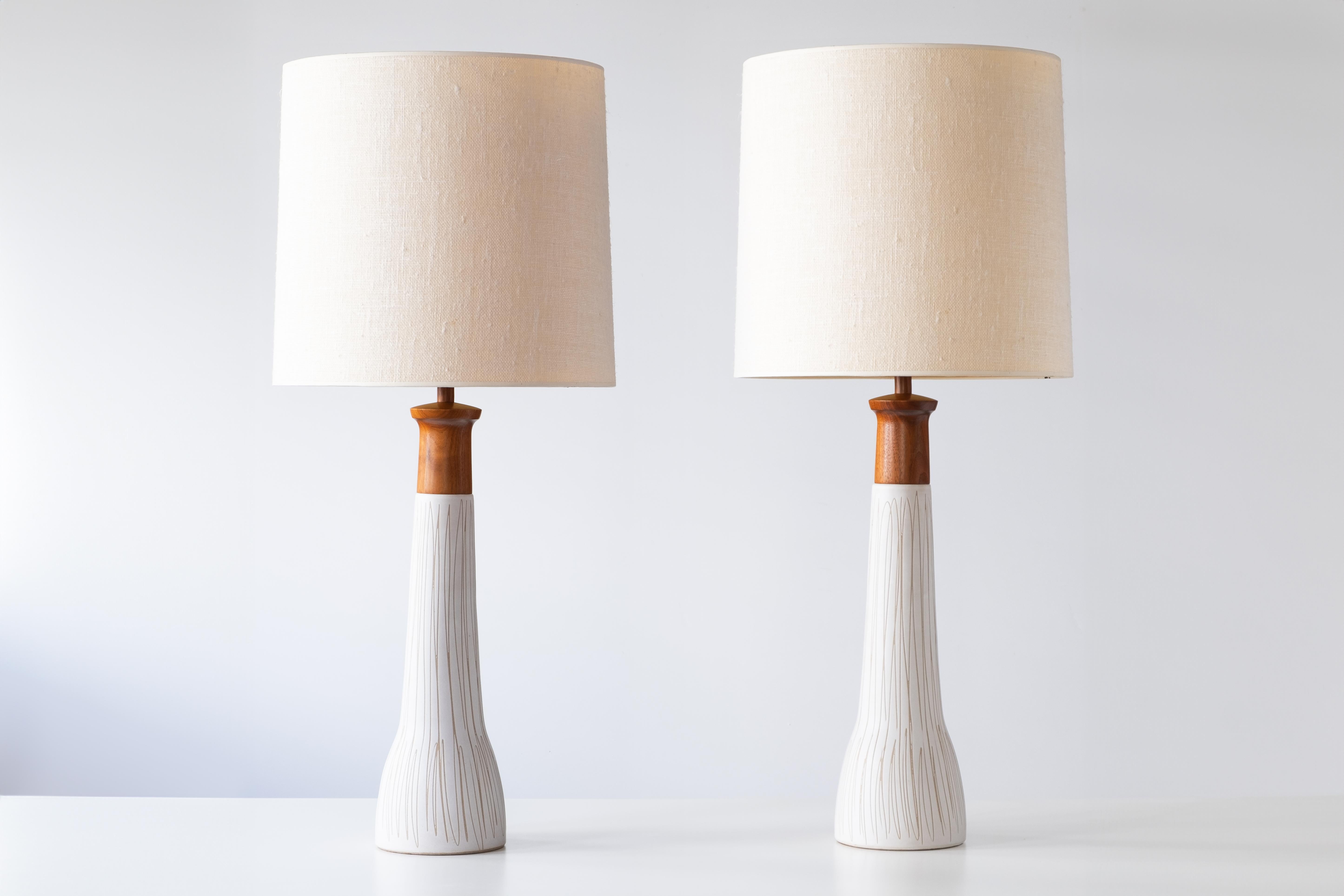 Mid-Century Modern Gordon & Jane Martz / Marshall Studios Ceramic Table Lamps, White Glaze For Sale