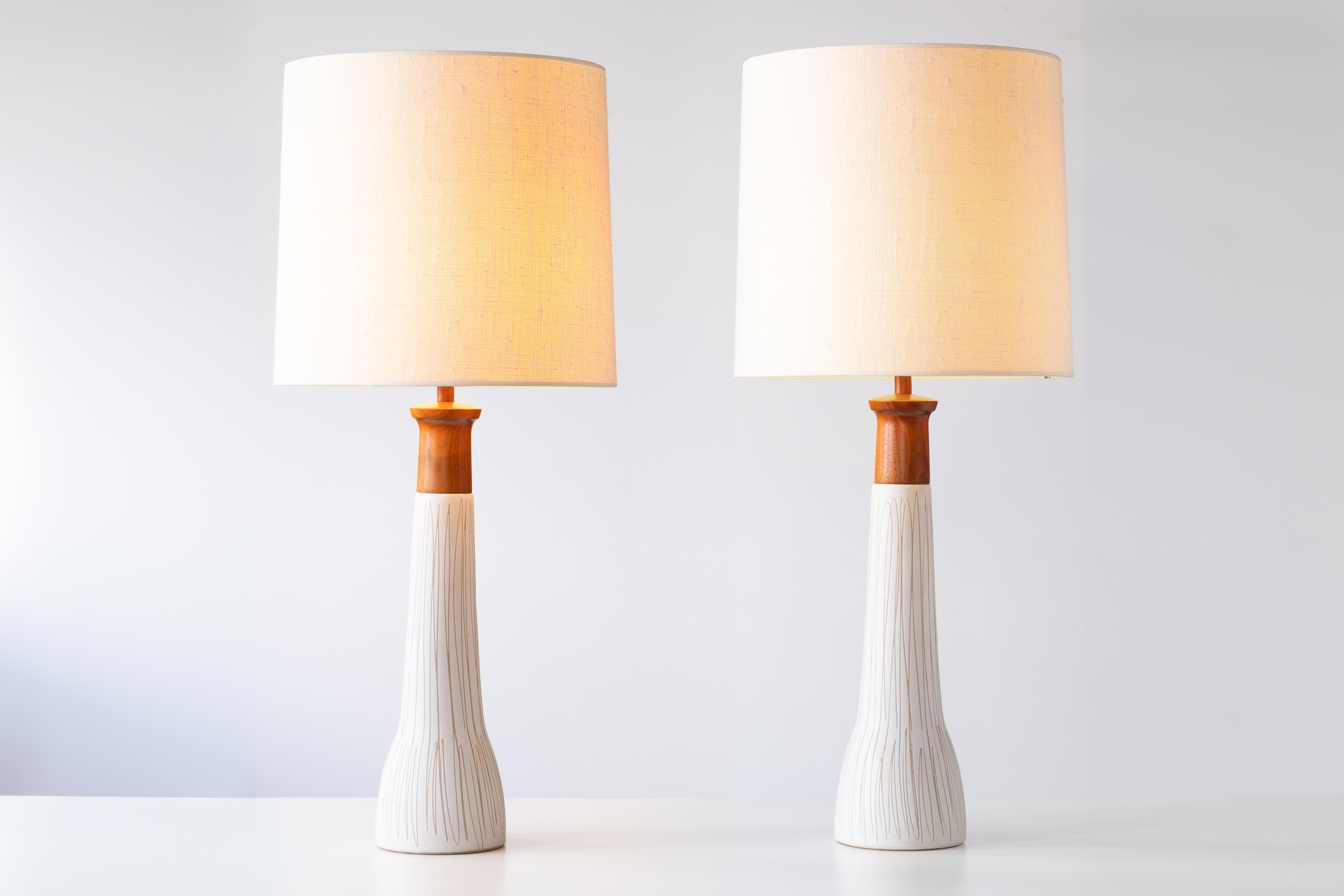 Glazed Gordon & Jane Martz / Marshall Studios Ceramic Table Lamps, White Glaze For Sale