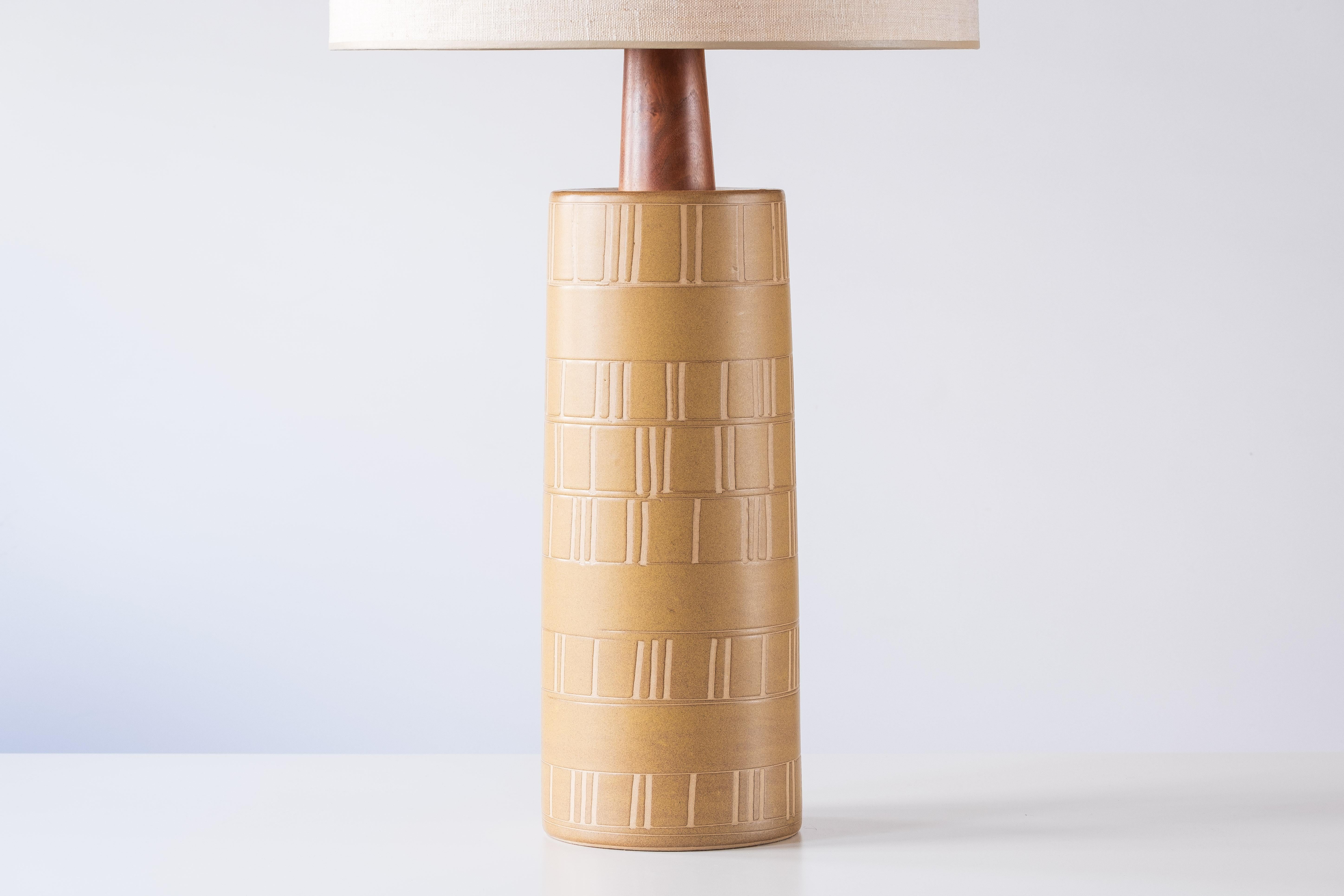 Gordon & Jane Martz / Marshall Studios Ceramic Table Lamps, Yellow Incised In Good Condition In Portland, OR