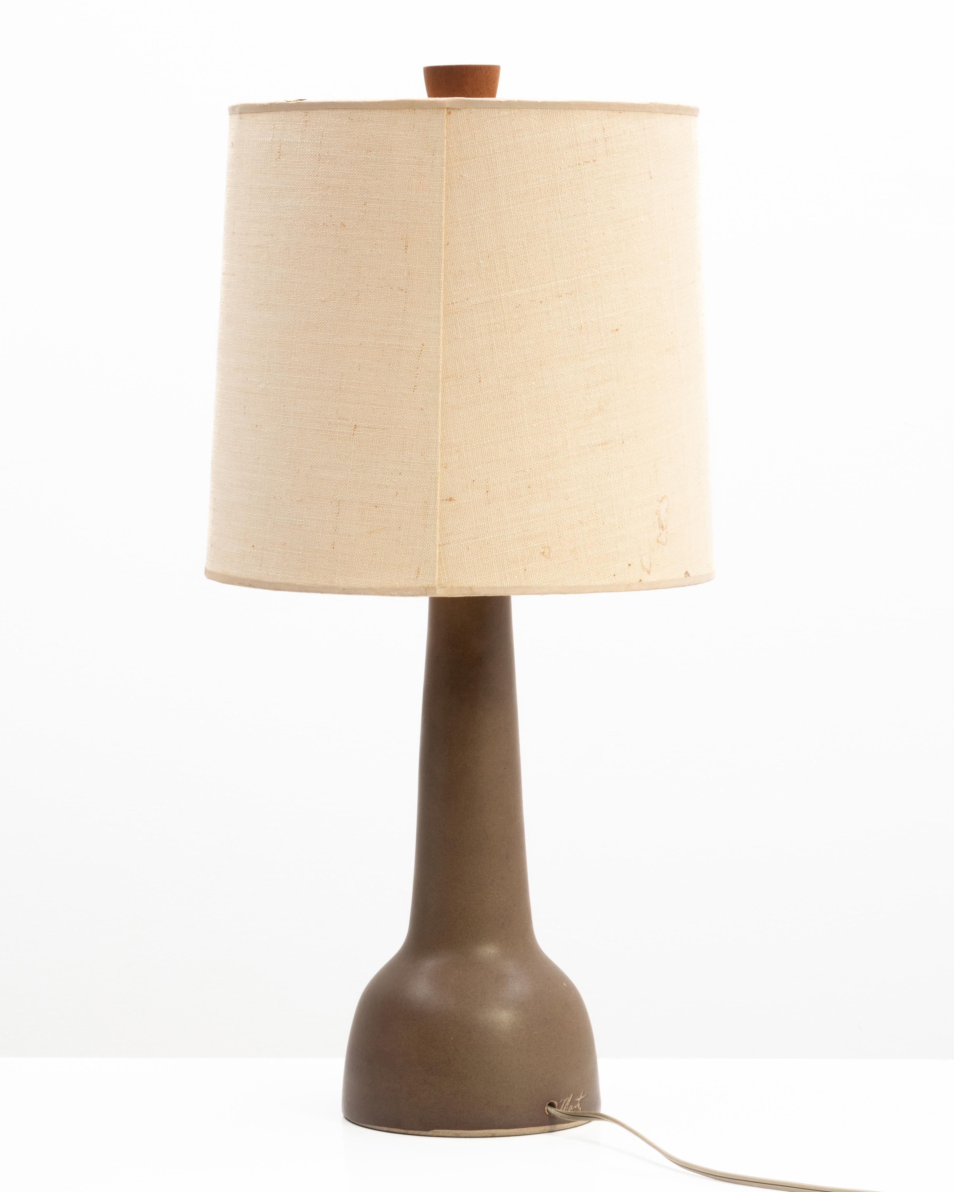 Canadian Gordon Jane Martz Marshall Studios Table Lamp Brown Speckled Original Finial For Sale