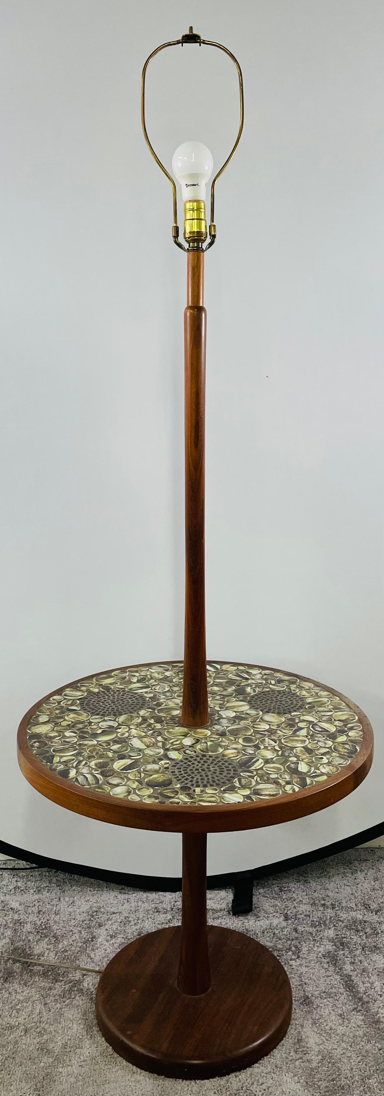 Gordon & Jane Martz Mid-Century Modern Floor Lamp / End Table In Good Condition In Plainview, NY