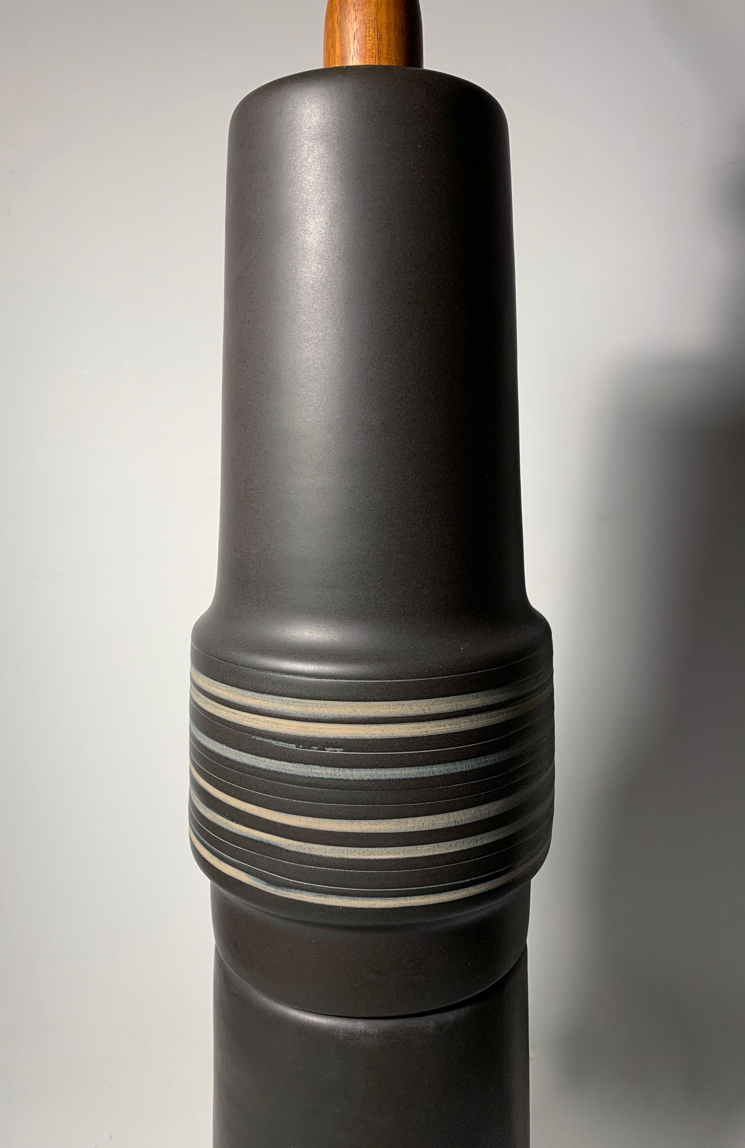 20th Century Gordon & Jane Martz Mid Century Stacked Ceramic Pottery Table Lamp in Black For Sale