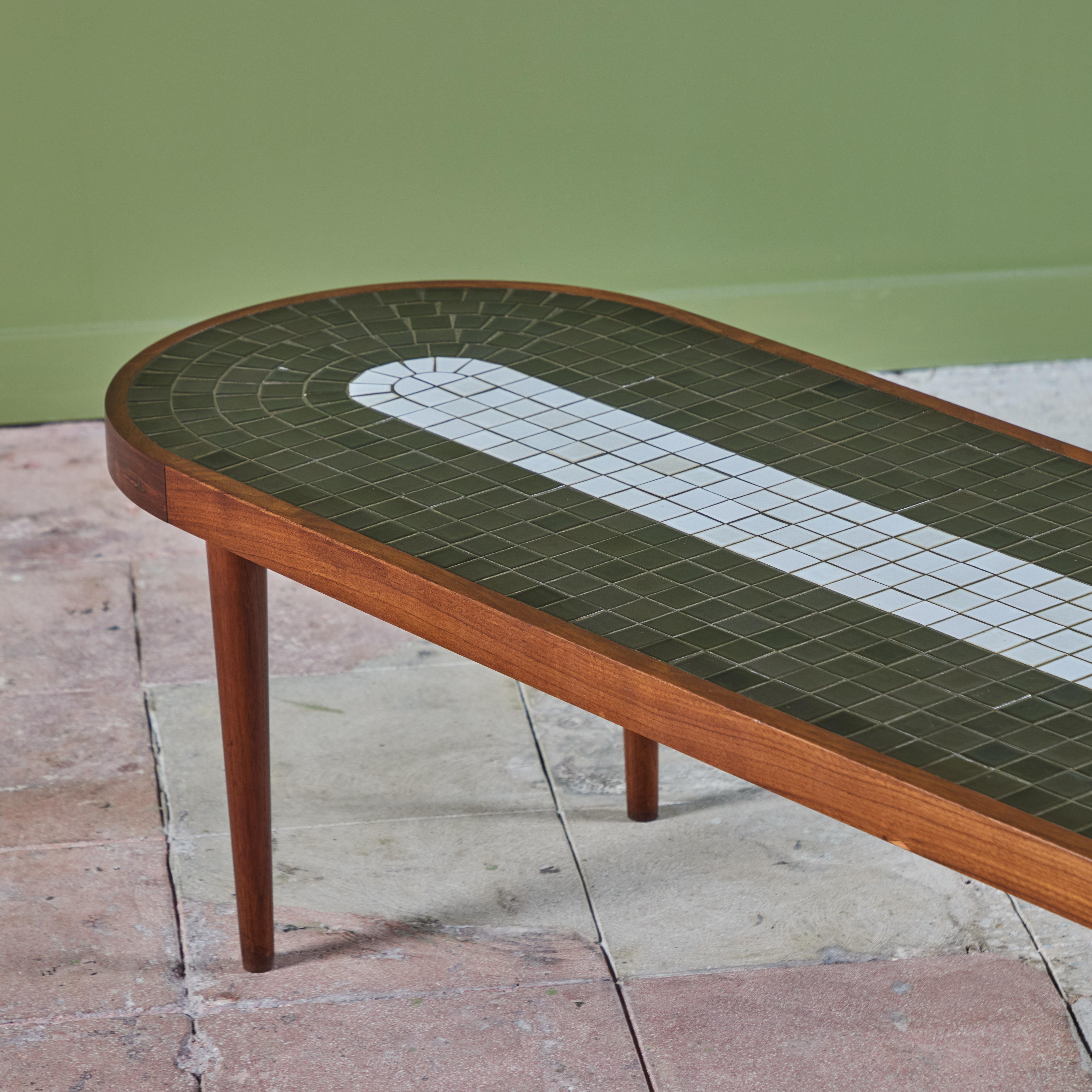 Table basse ovale en carreaux de mosaïque Gordon & Jane Martz en vente 4