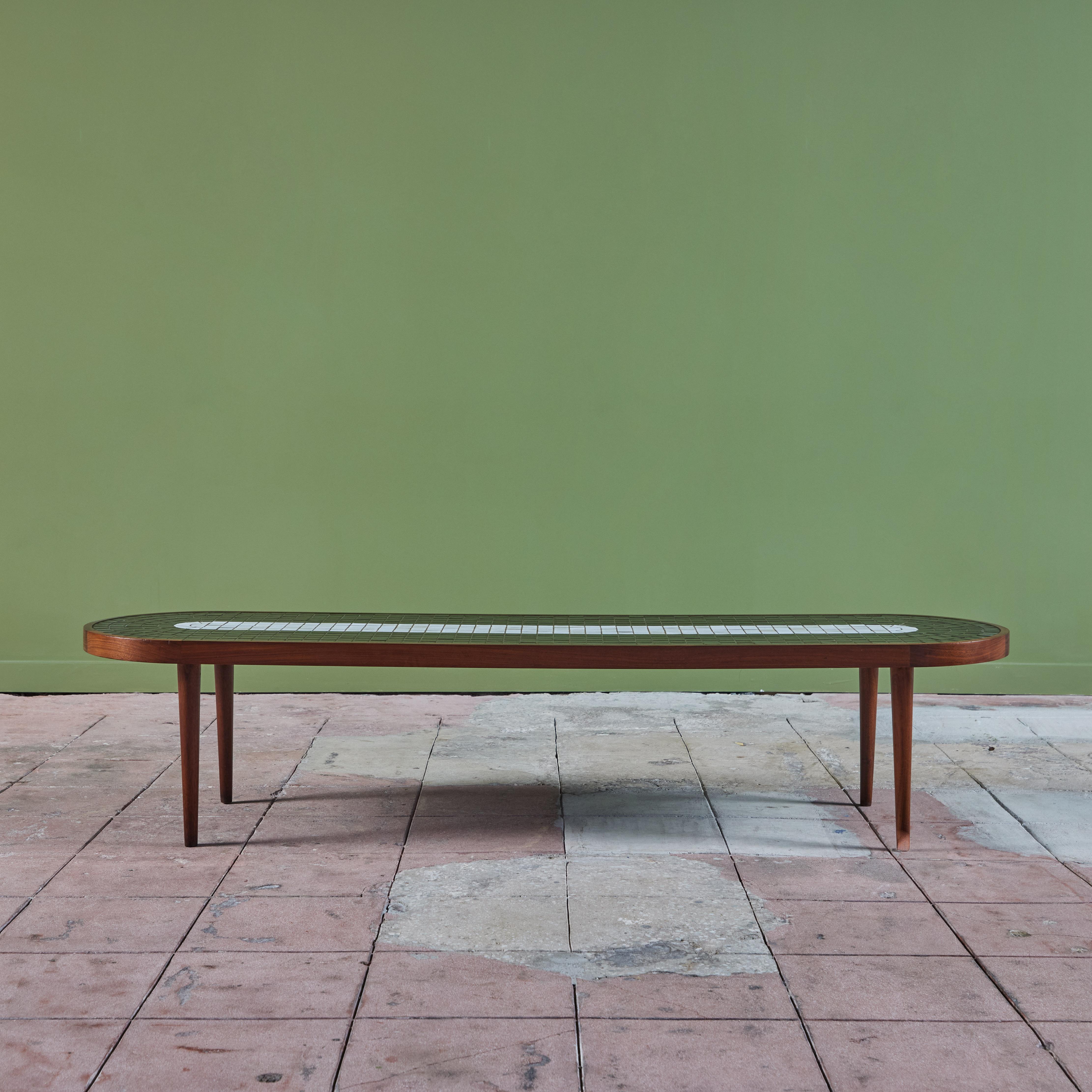Mid-Century Modern Table basse ovale en carreaux de mosaïque Gordon & Jane Martz en vente