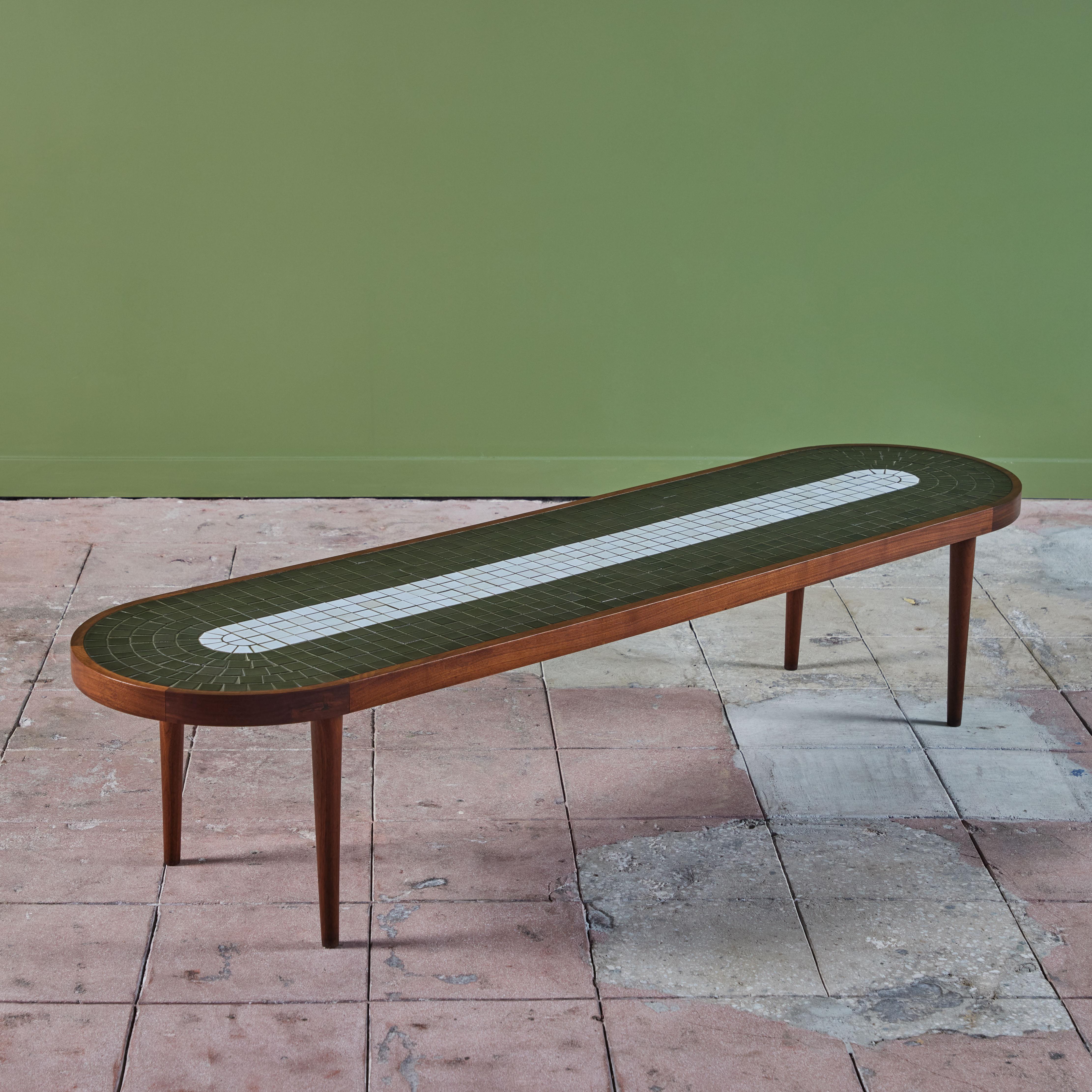 Table basse ovale en carreaux de mosaïque Gordon & Jane Martz en vente 2