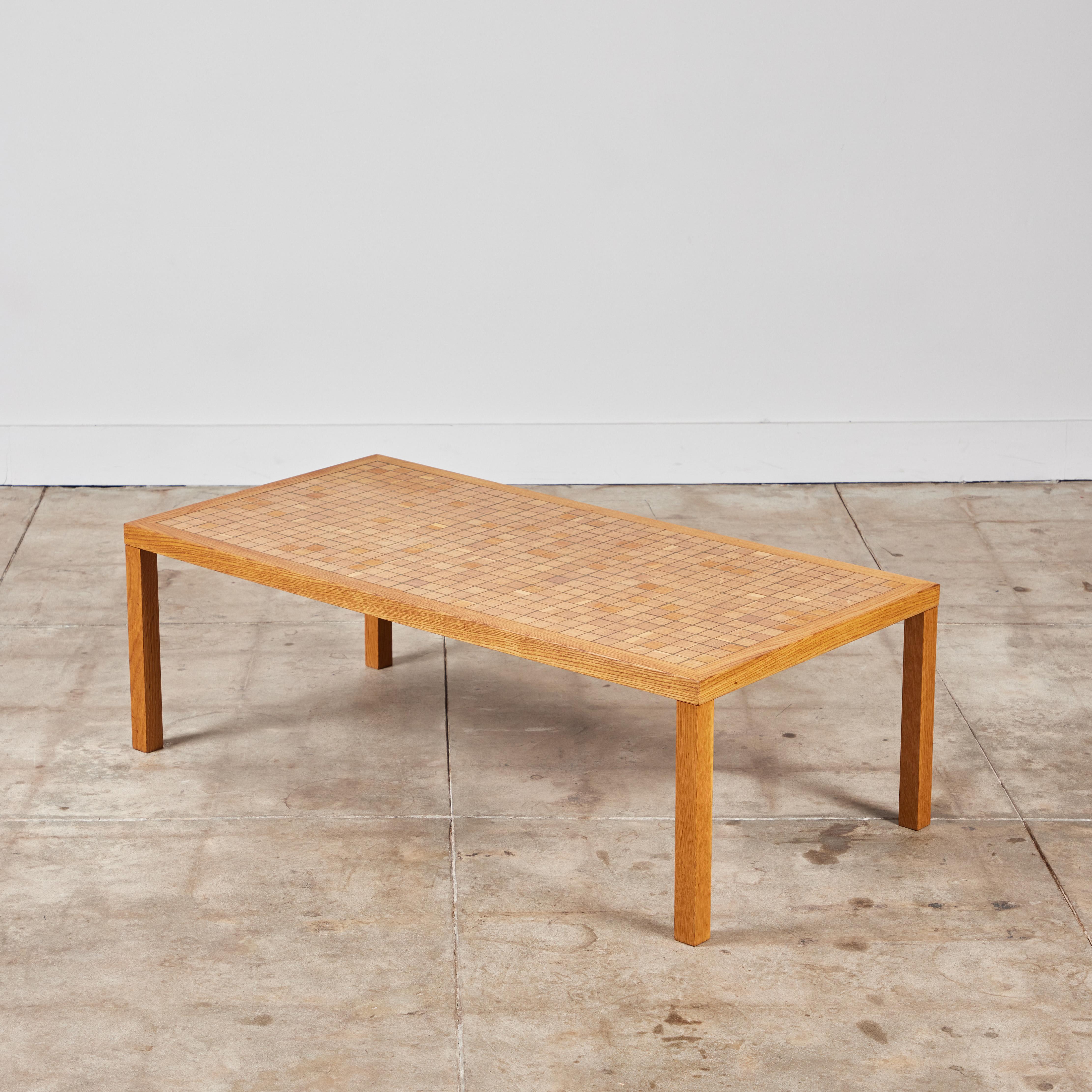 Mid-Century Modern Table basse rectangulaire Gordon & Jane Martz avec mosaïque de chêne incrustée en vente