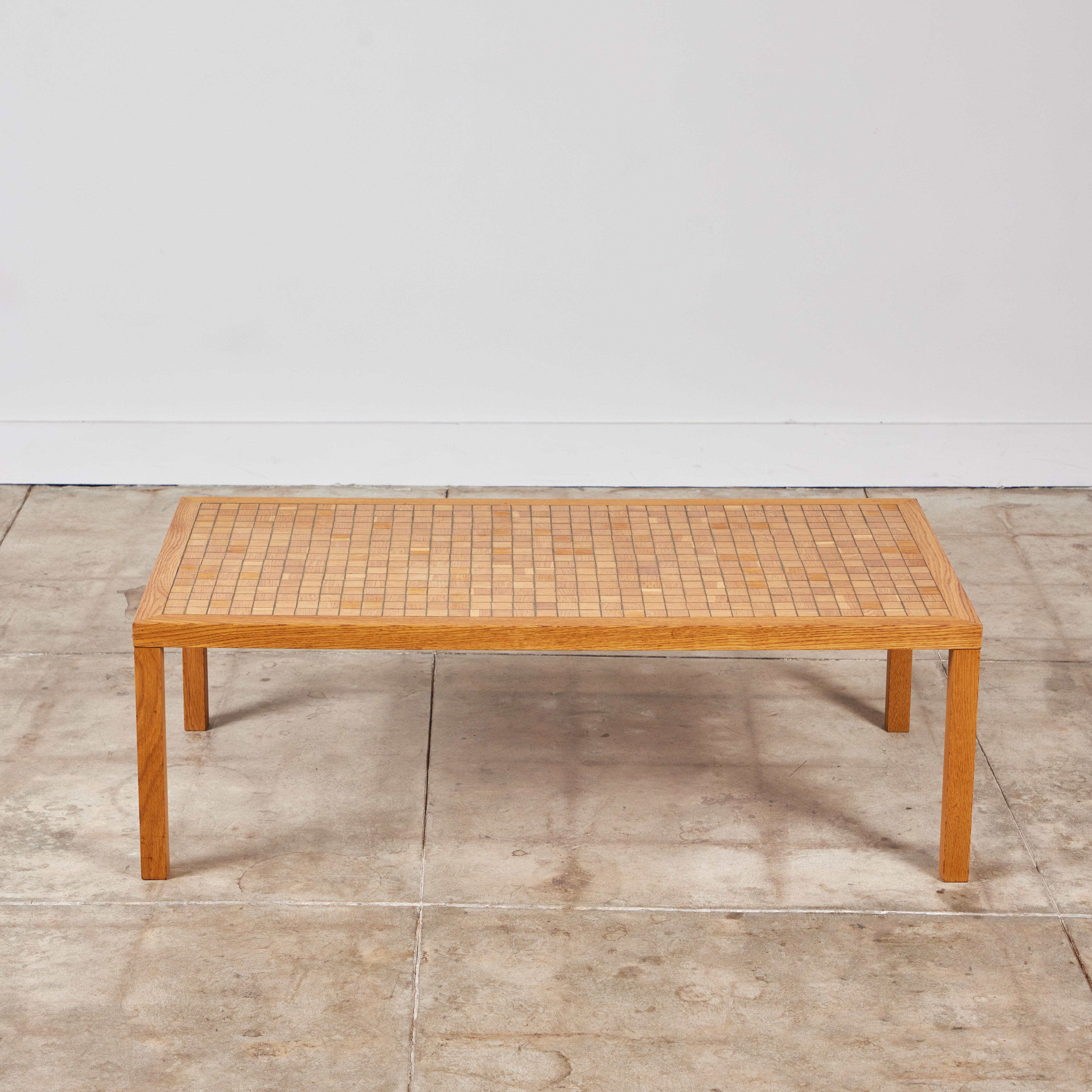 Table basse rectangulaire Gordon & Jane Martz avec mosaïque de chêne incrustée Excellent état - En vente à Los Angeles, CA