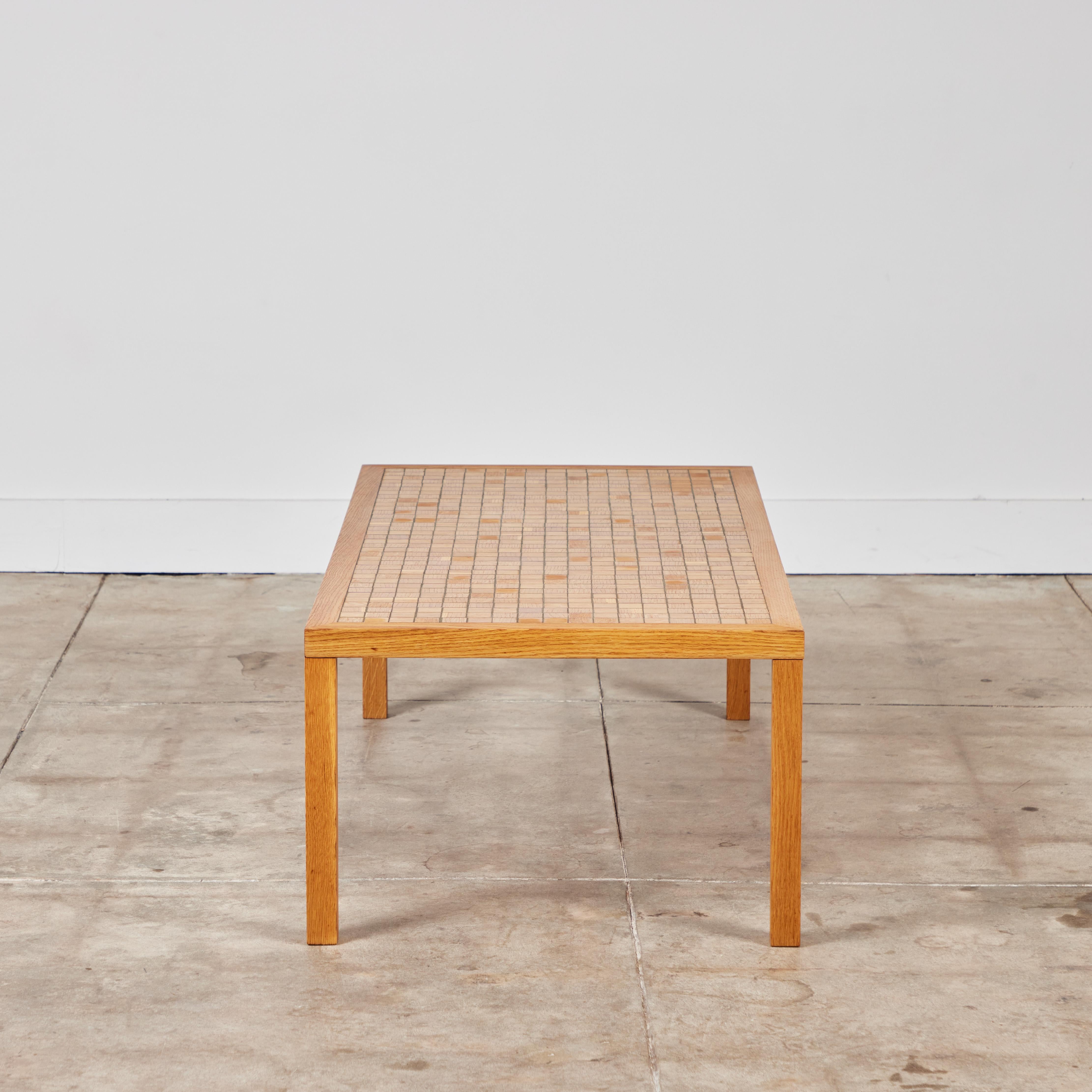 20ième siècle Table basse rectangulaire Gordon & Jane Martz avec mosaïque de chêne incrustée en vente