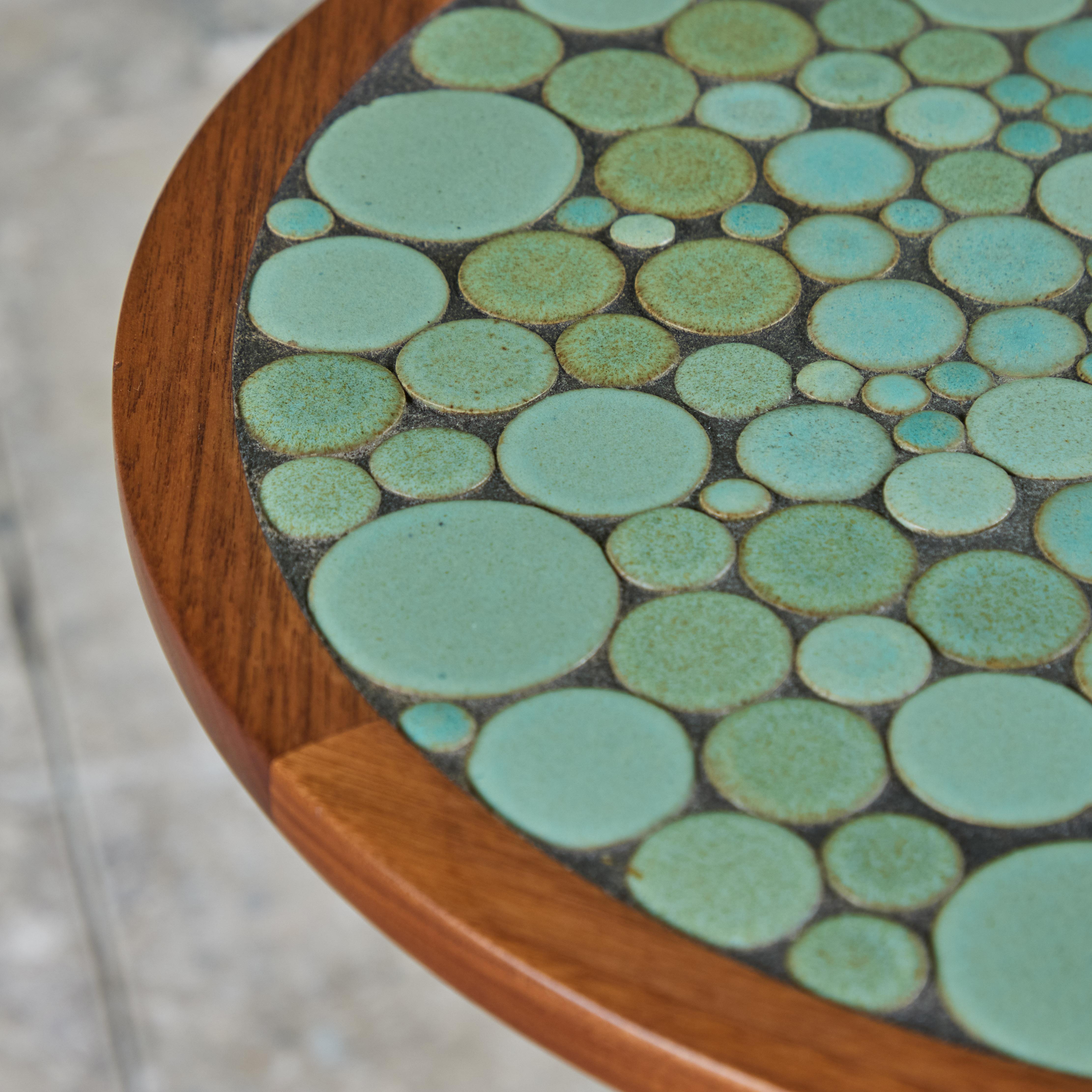 Table d'appoint en mosaïque de carreaux de céramique verte Sea Foam de Gordon & Jane Martz en vente 2