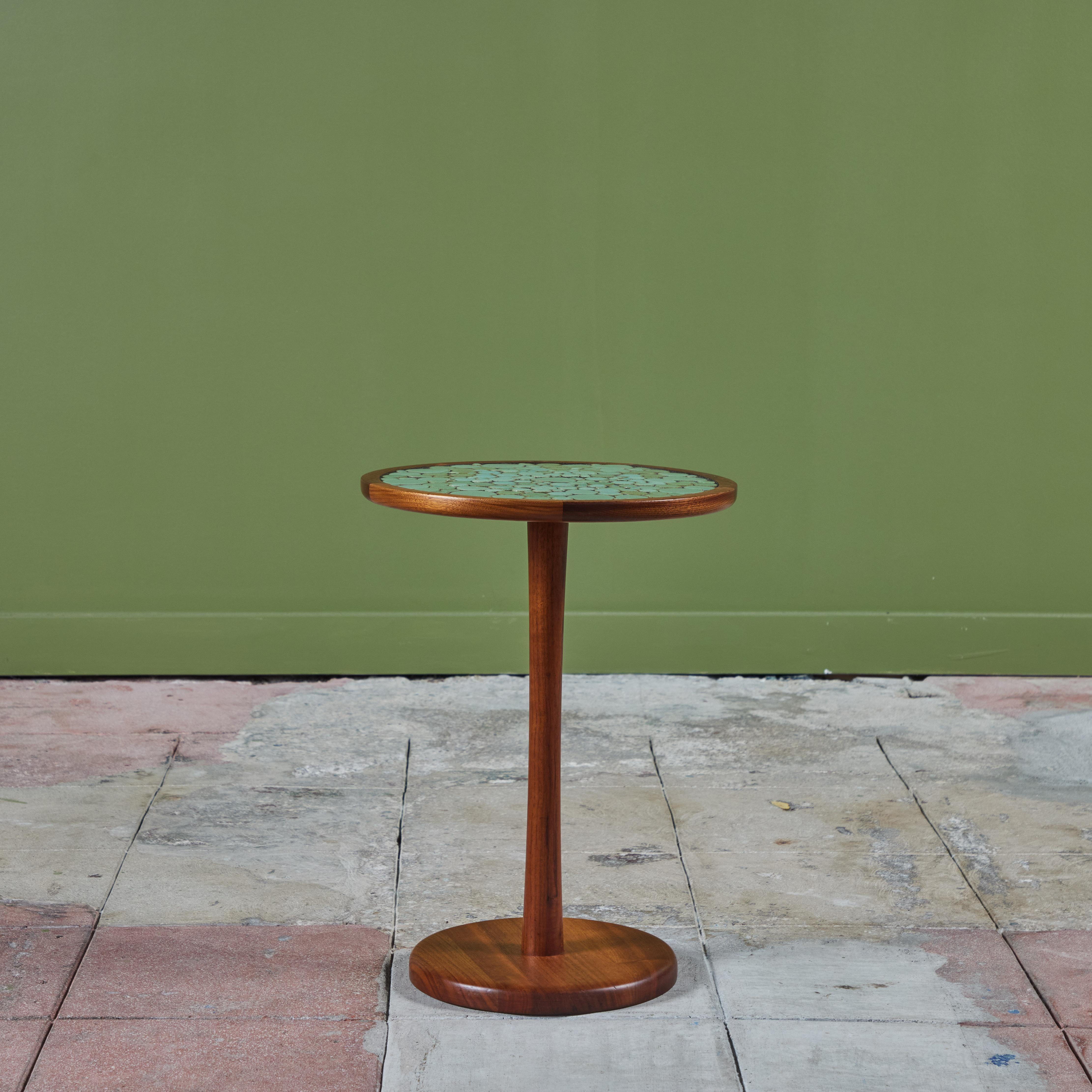 Table d'appoint en mosaïque de carreaux de céramique verte Sea Foam de Gordon & Jane Martz Excellent état - En vente à Los Angeles, CA