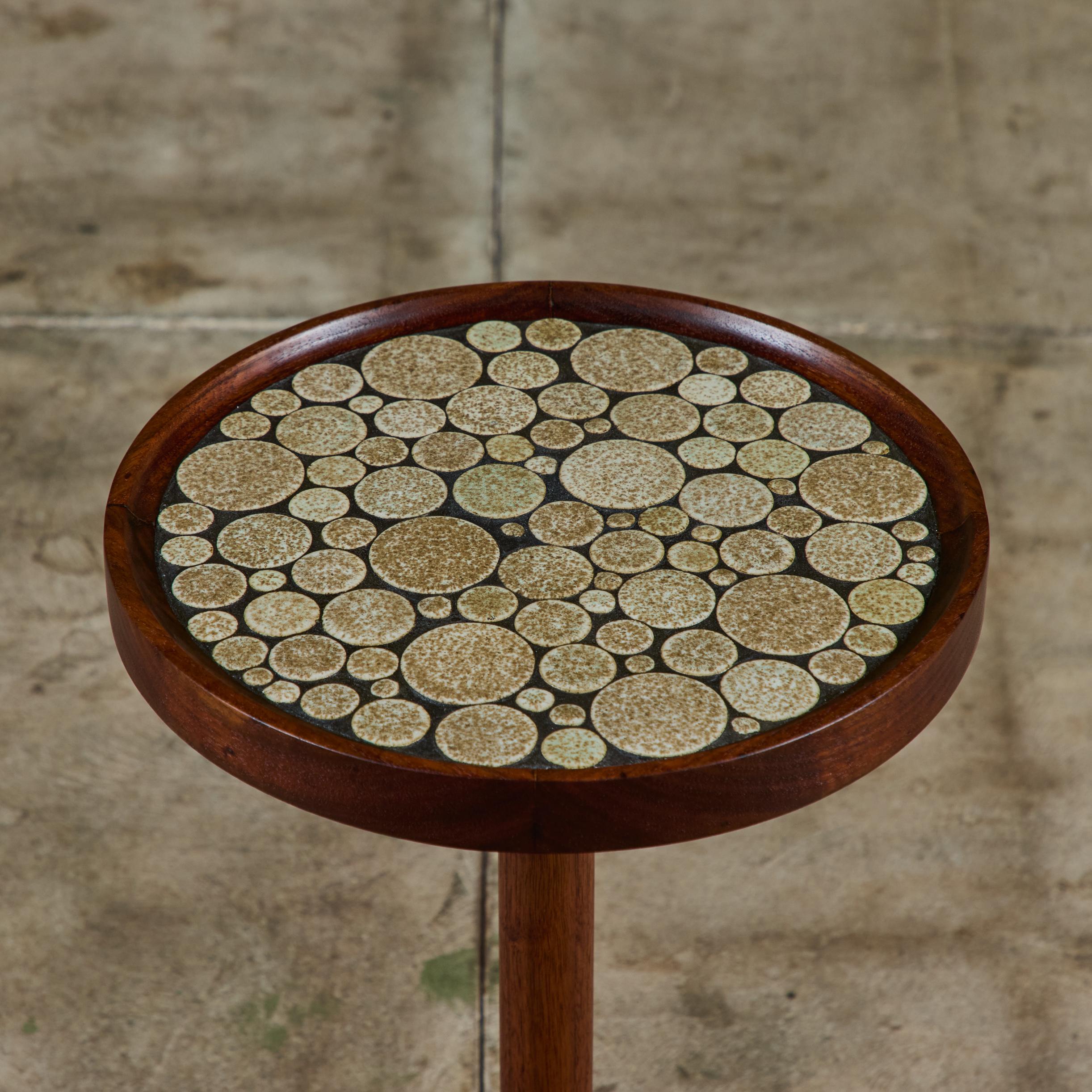 Table d'appoint en mosaïque de pièces de monnaie émaillées Gordon & Jane Martz en vente 2